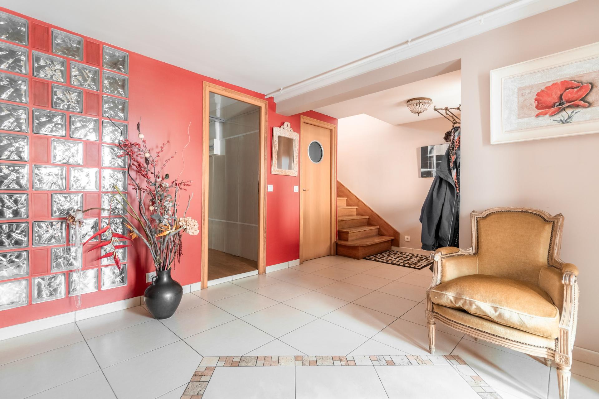 Photo 2 of the listing.