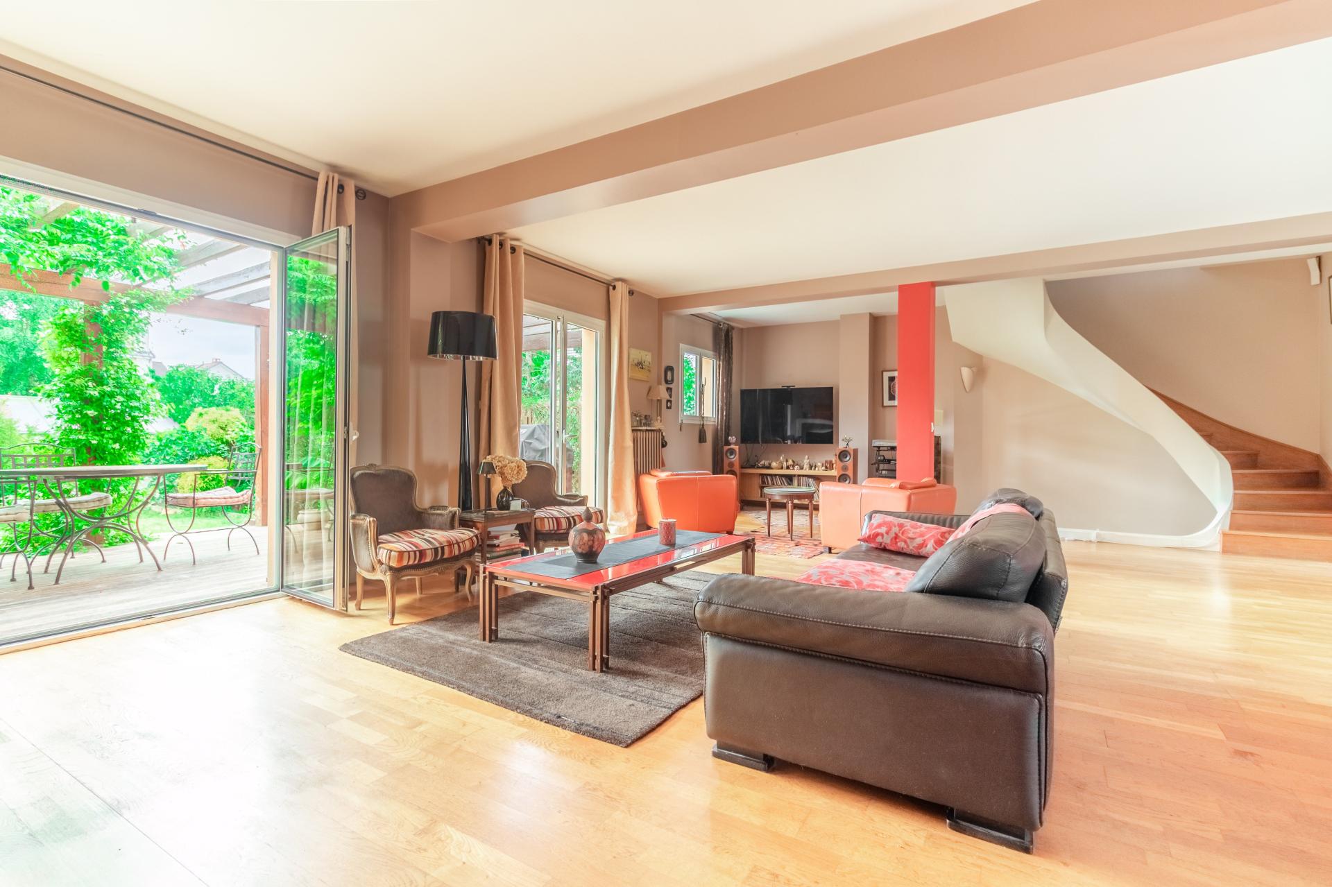 Photo 3 of the listing.