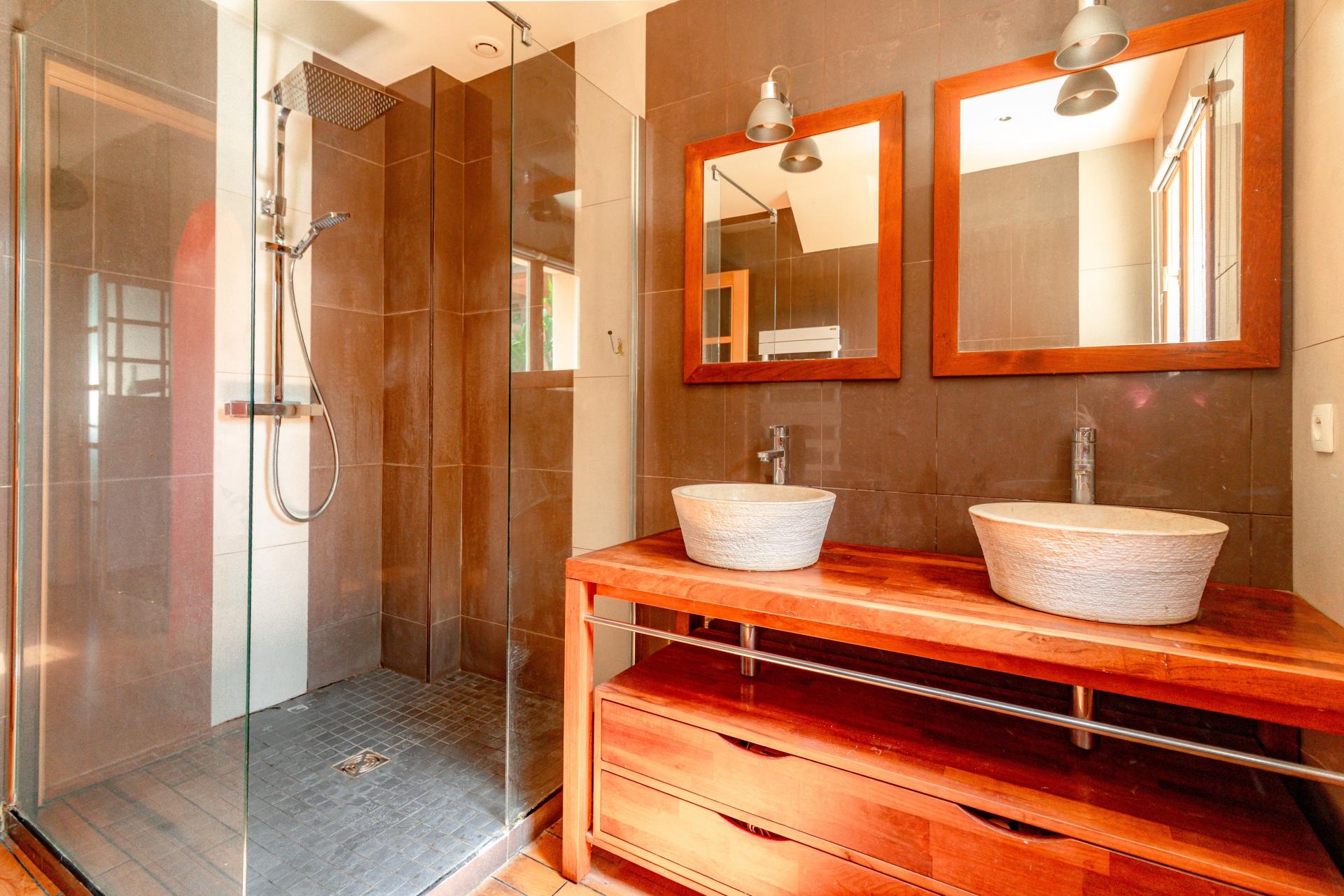 Photo 12 of the listing.