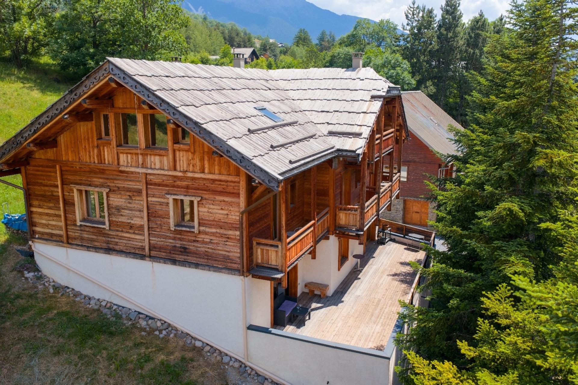 Photo 5 of the listing.