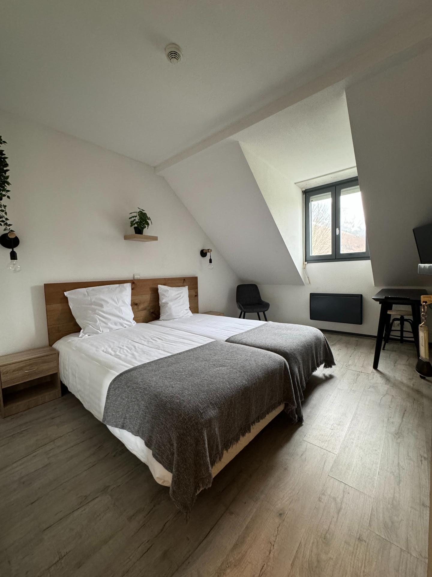 Photo 4 of the listing.