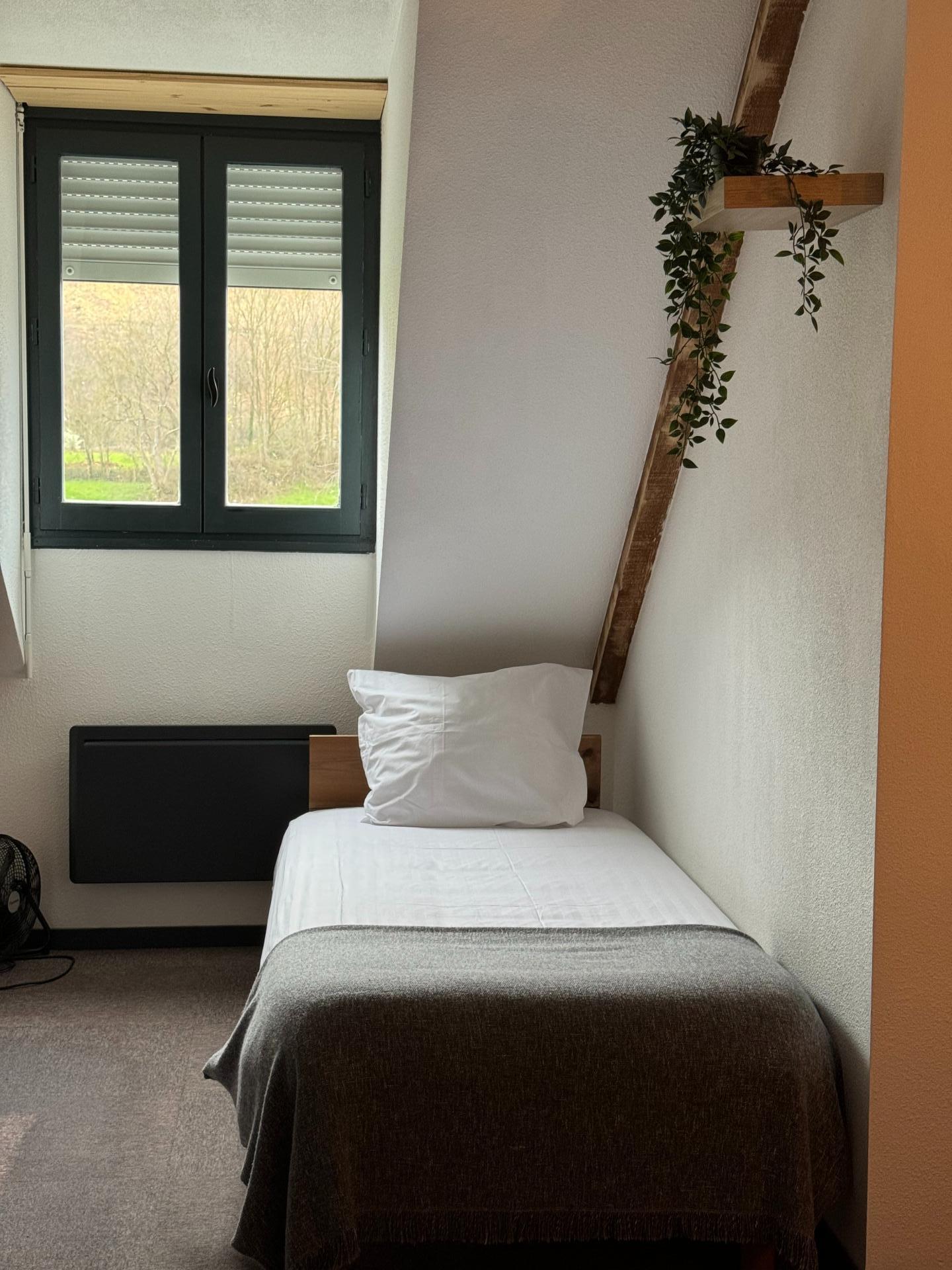 Photo 5 of the listing.