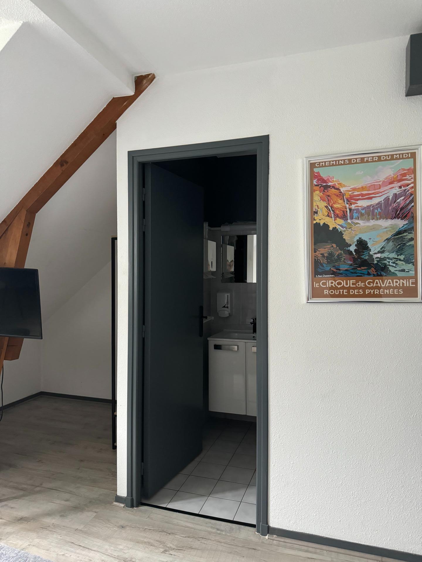 Photo 9 of the listing.