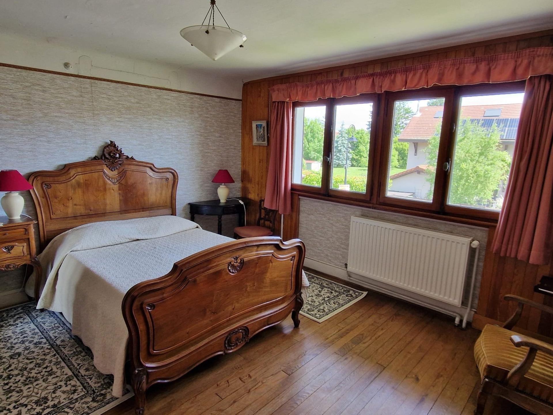 Photo 5 of the listing.