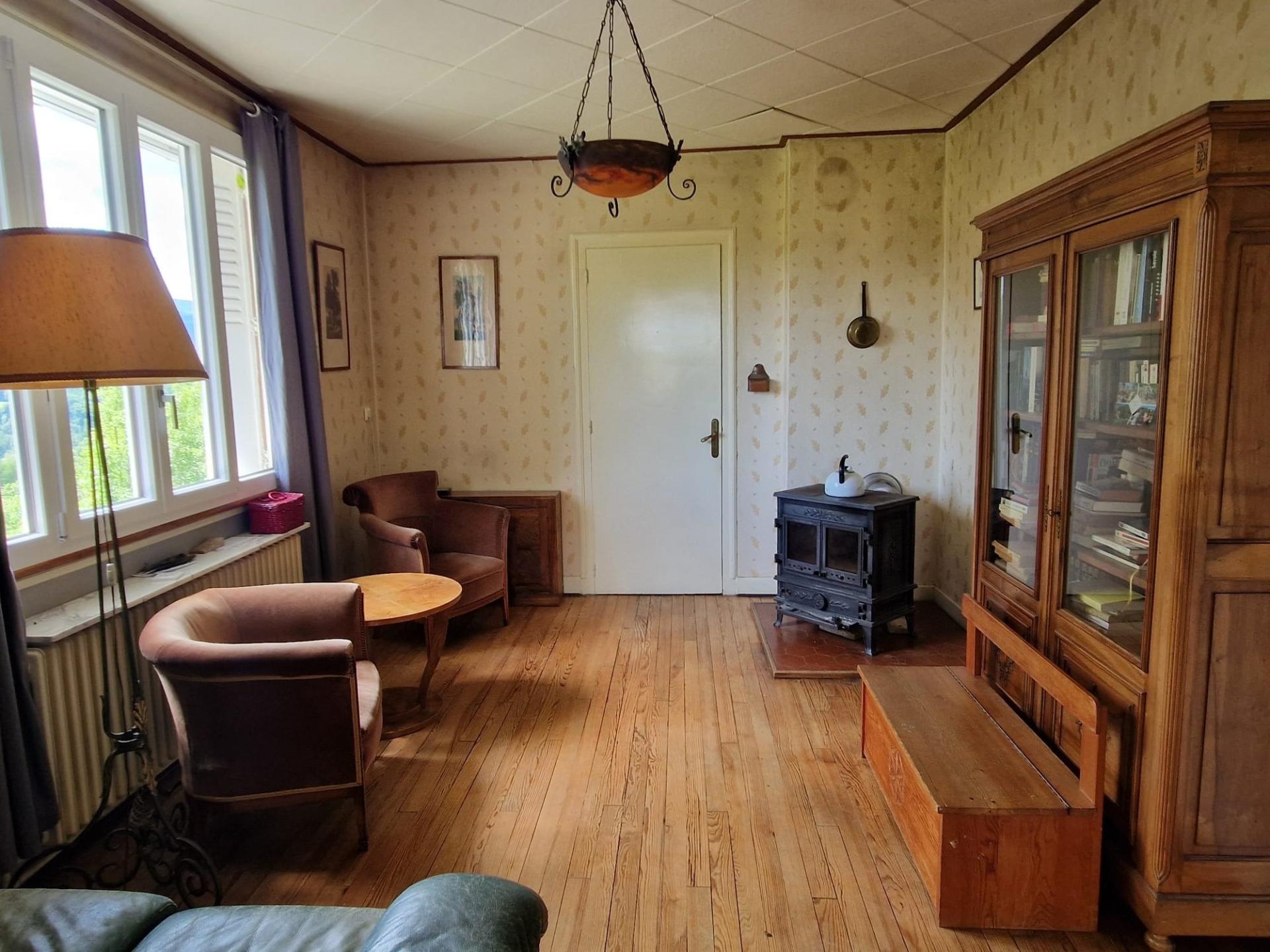 Photo 3 of the listing.