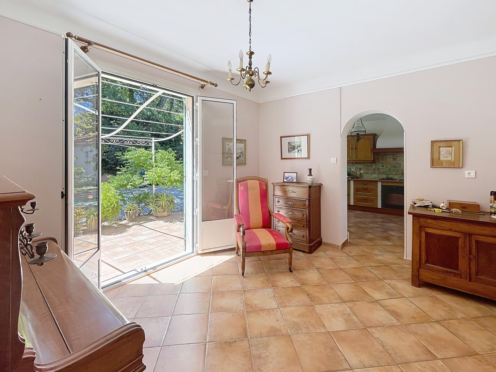 Photo 9 of the listing.