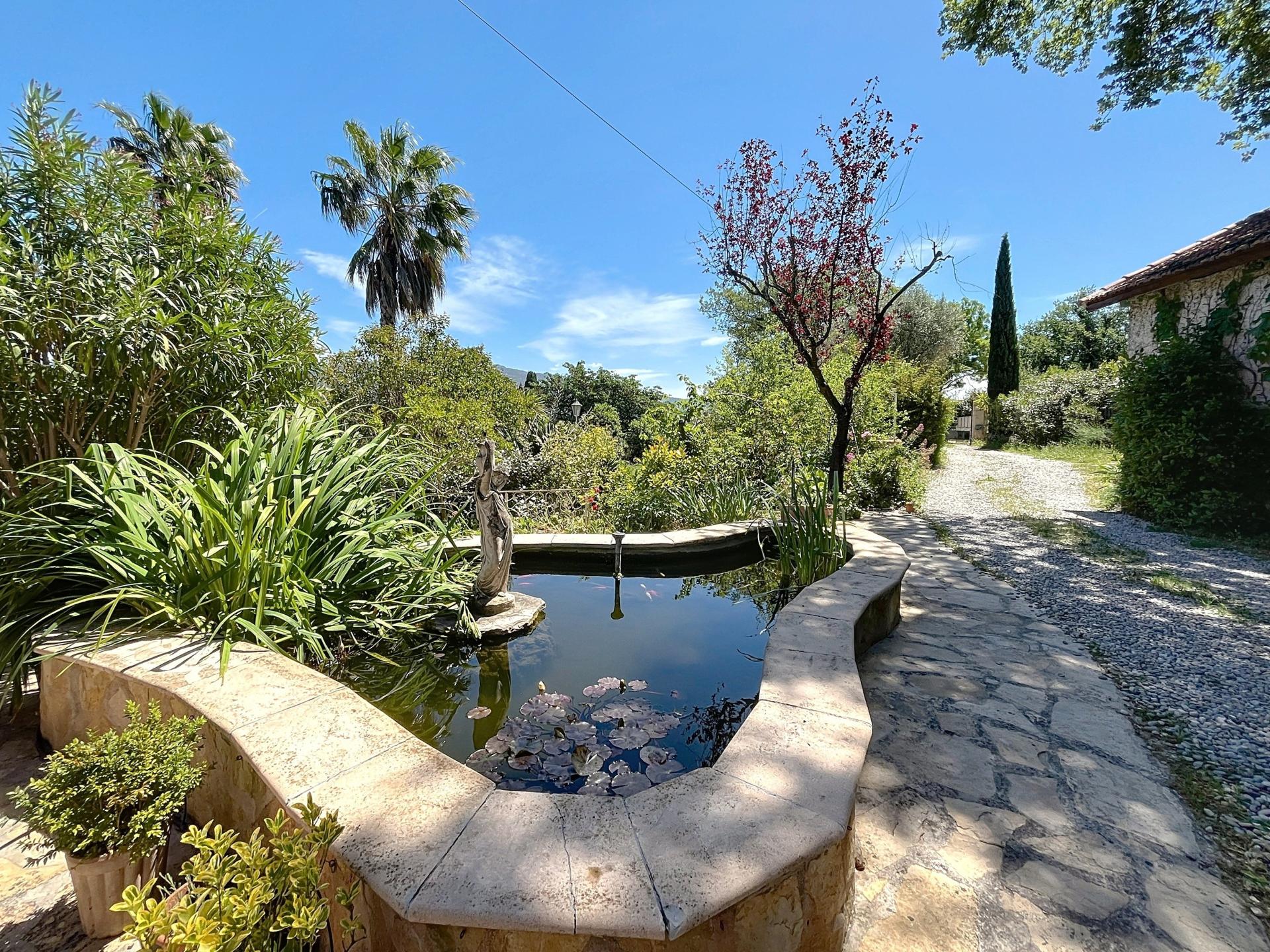 Photo 5 of the listing.