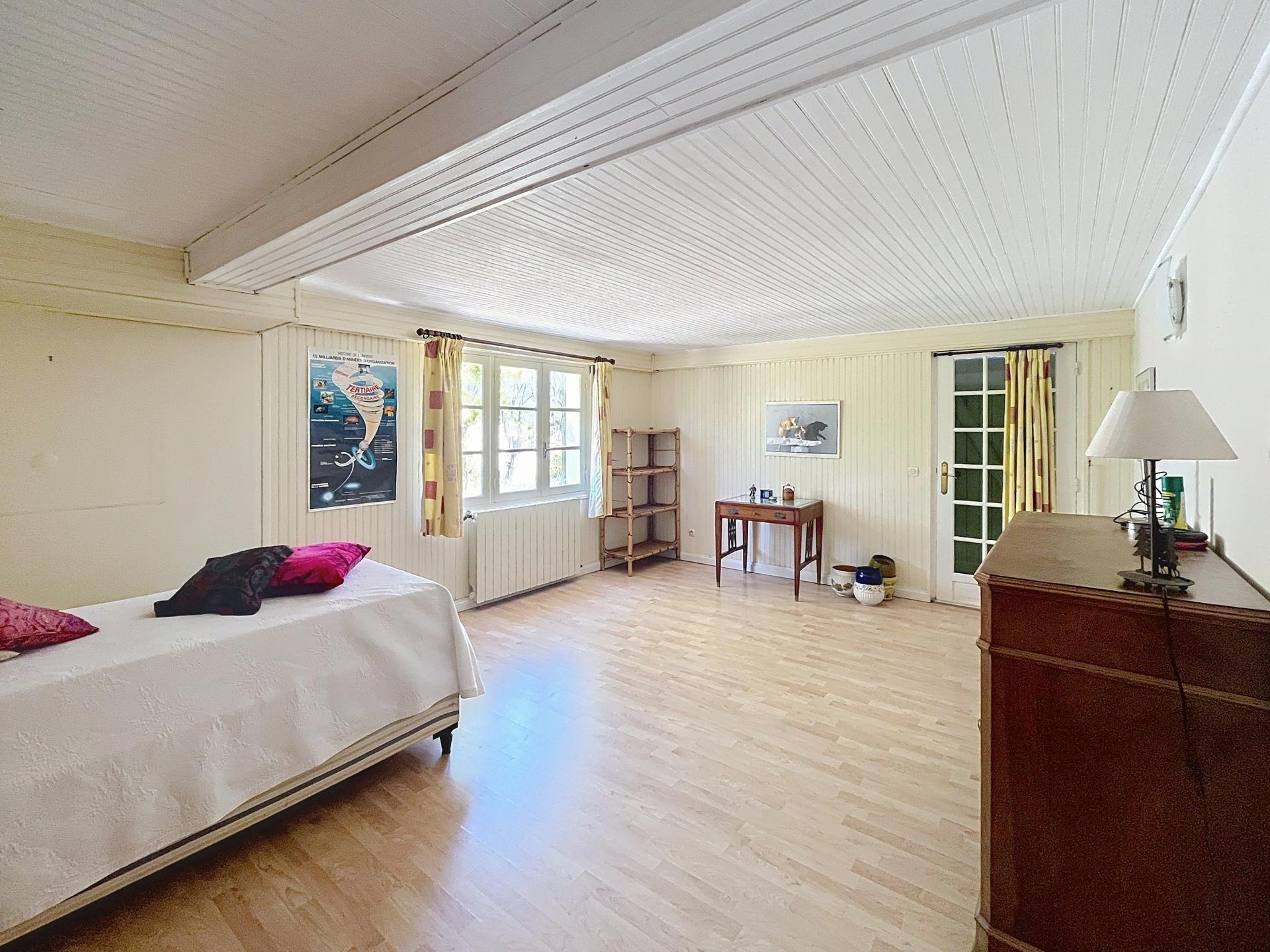 Photo 14 of the listing.