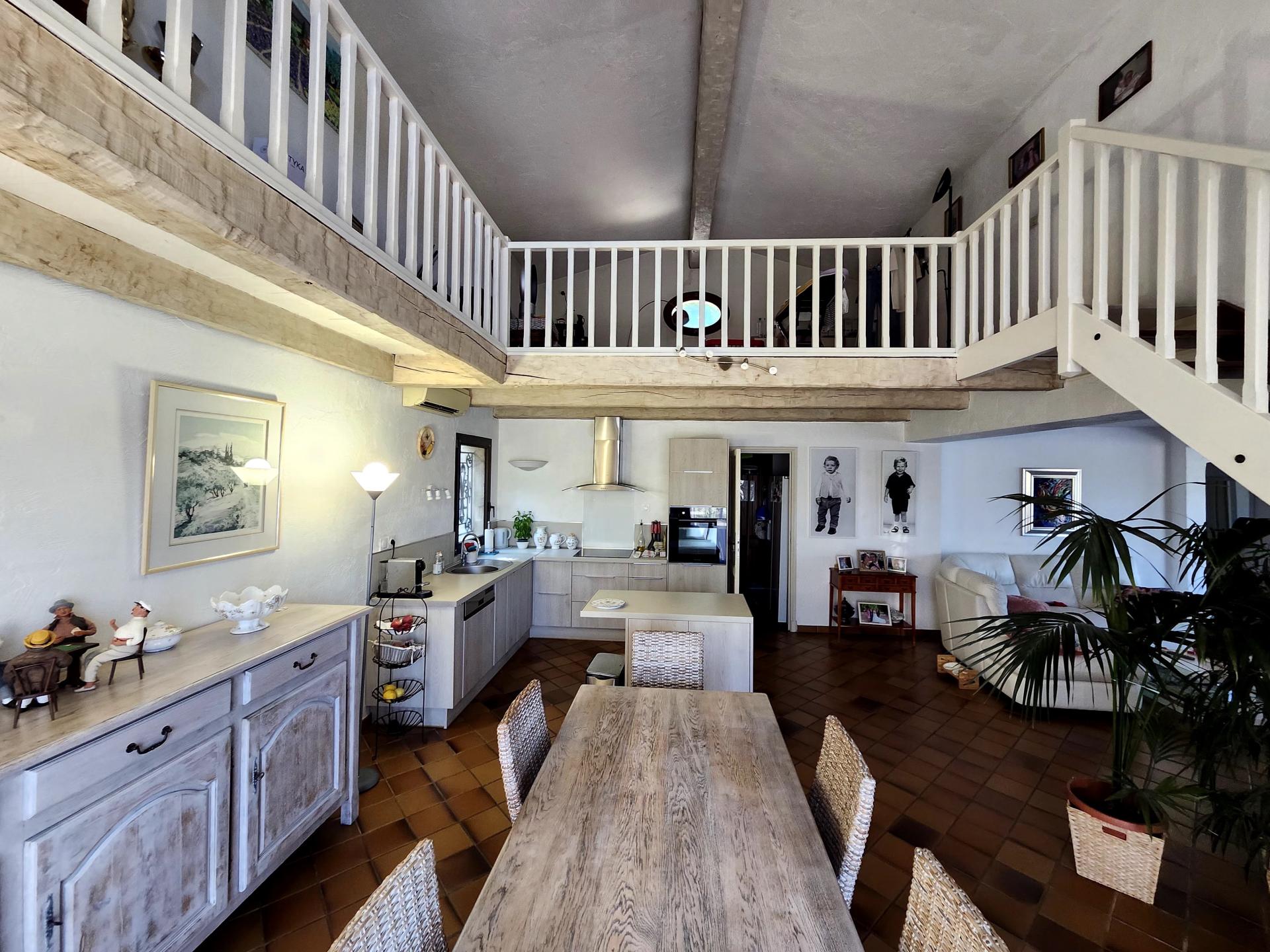 Photo 4 of the listing.