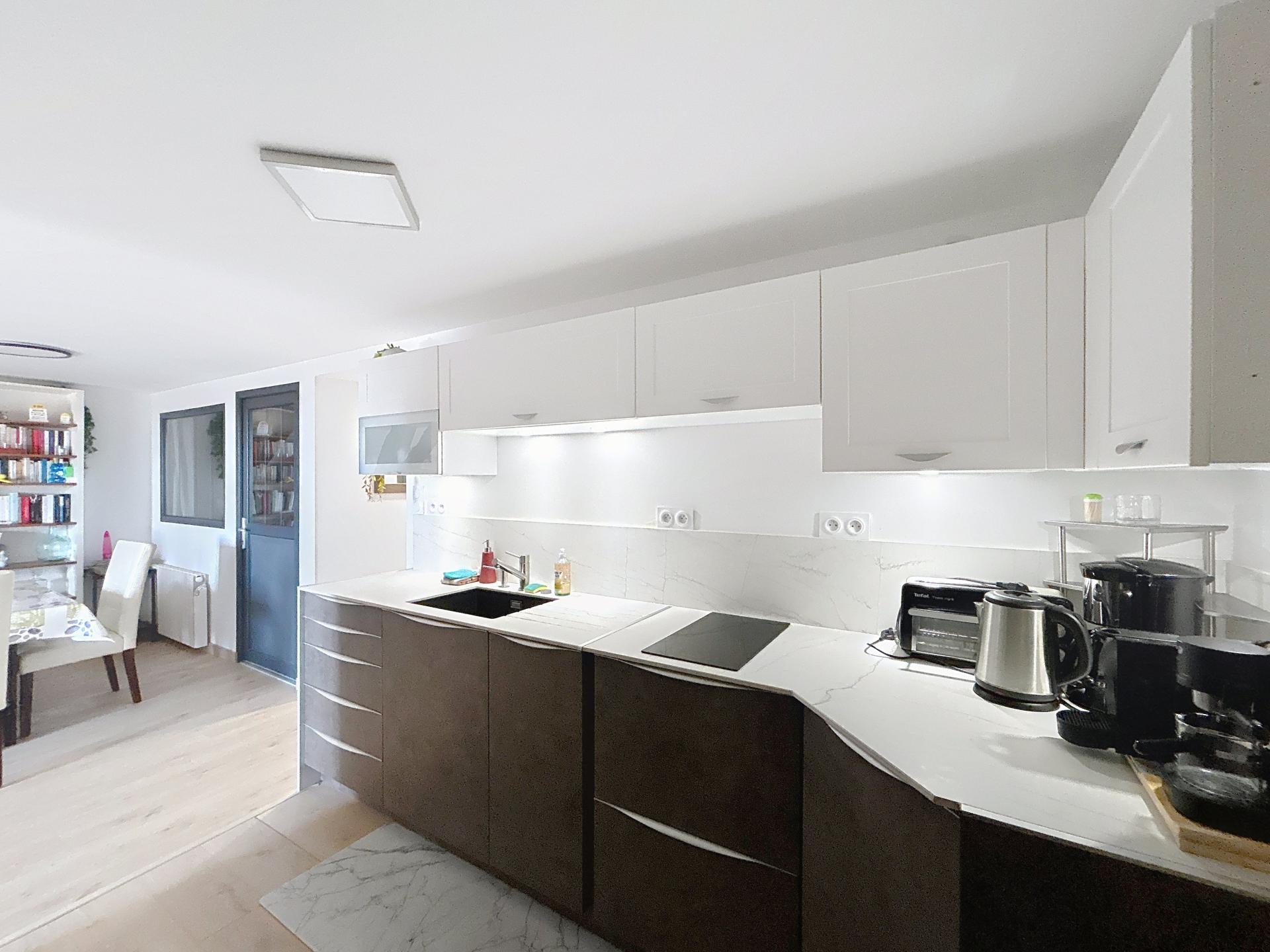 Photo 14 of the listing.