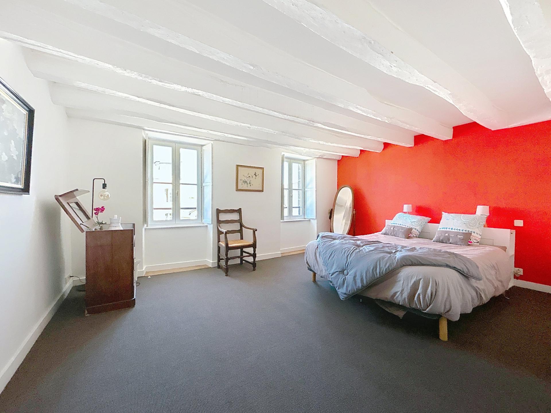 Photo 8 of the listing.