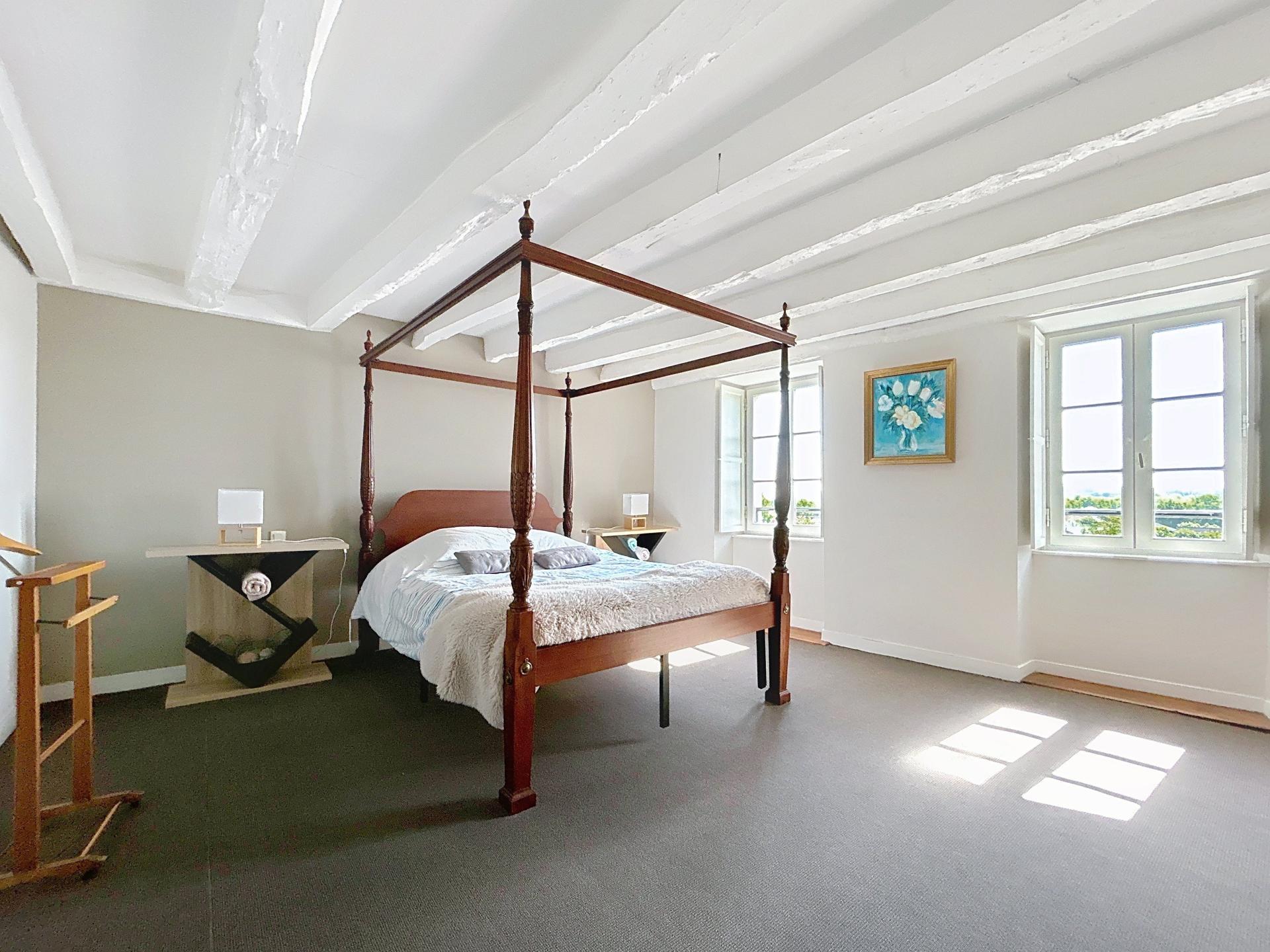 Photo 7 of the listing.