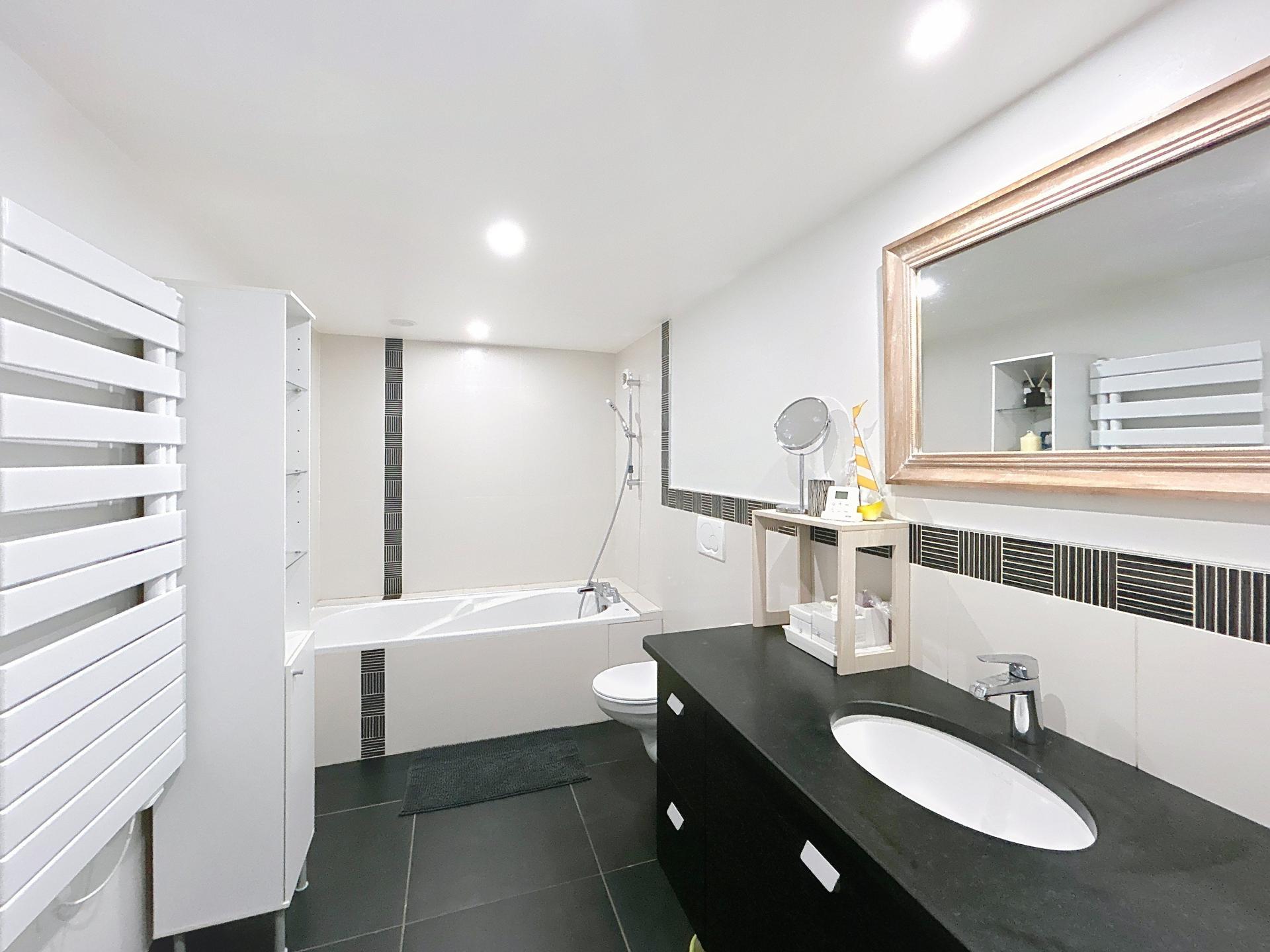 Photo 11 of the listing.