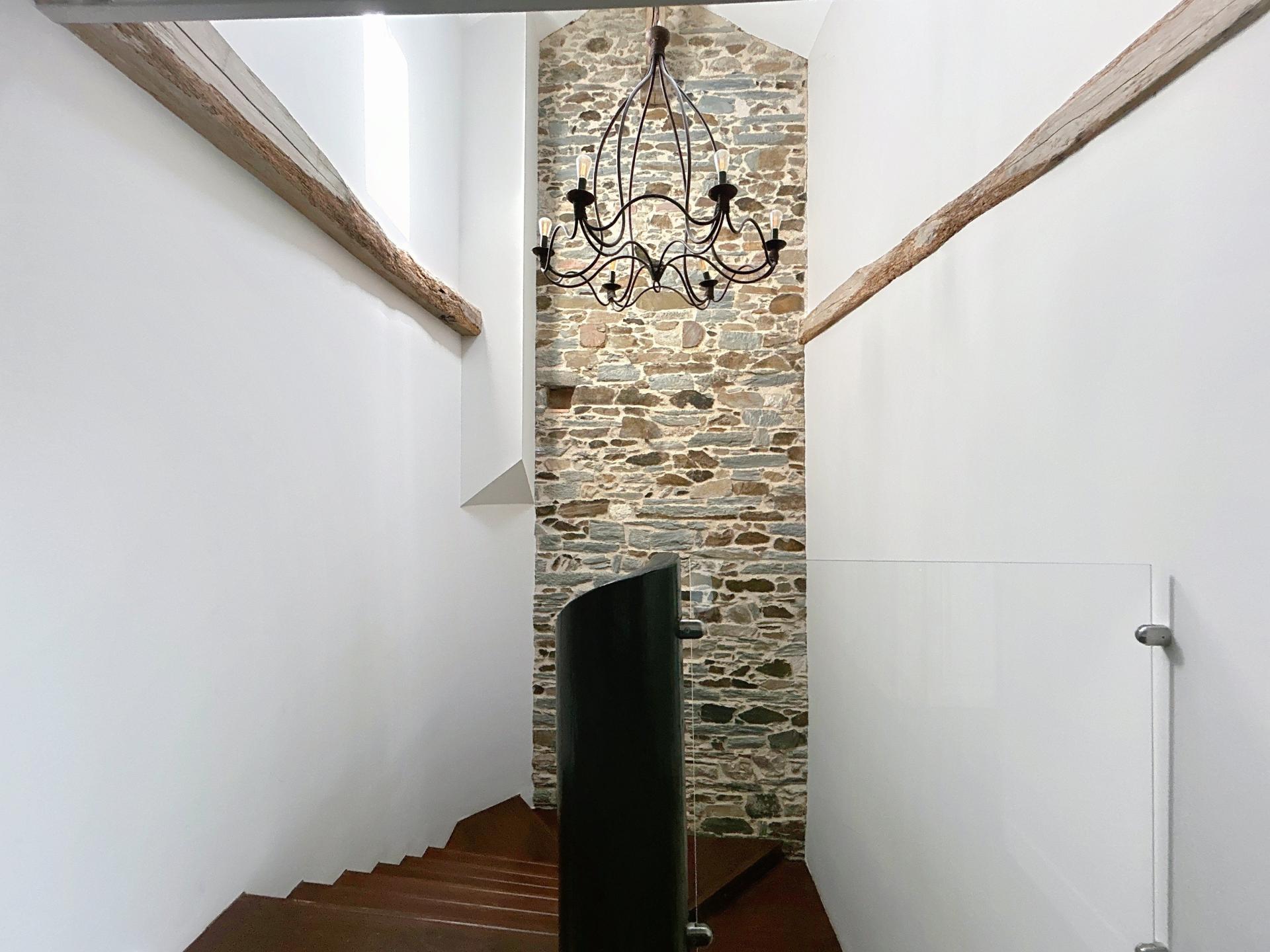 Photo 5 of the listing.