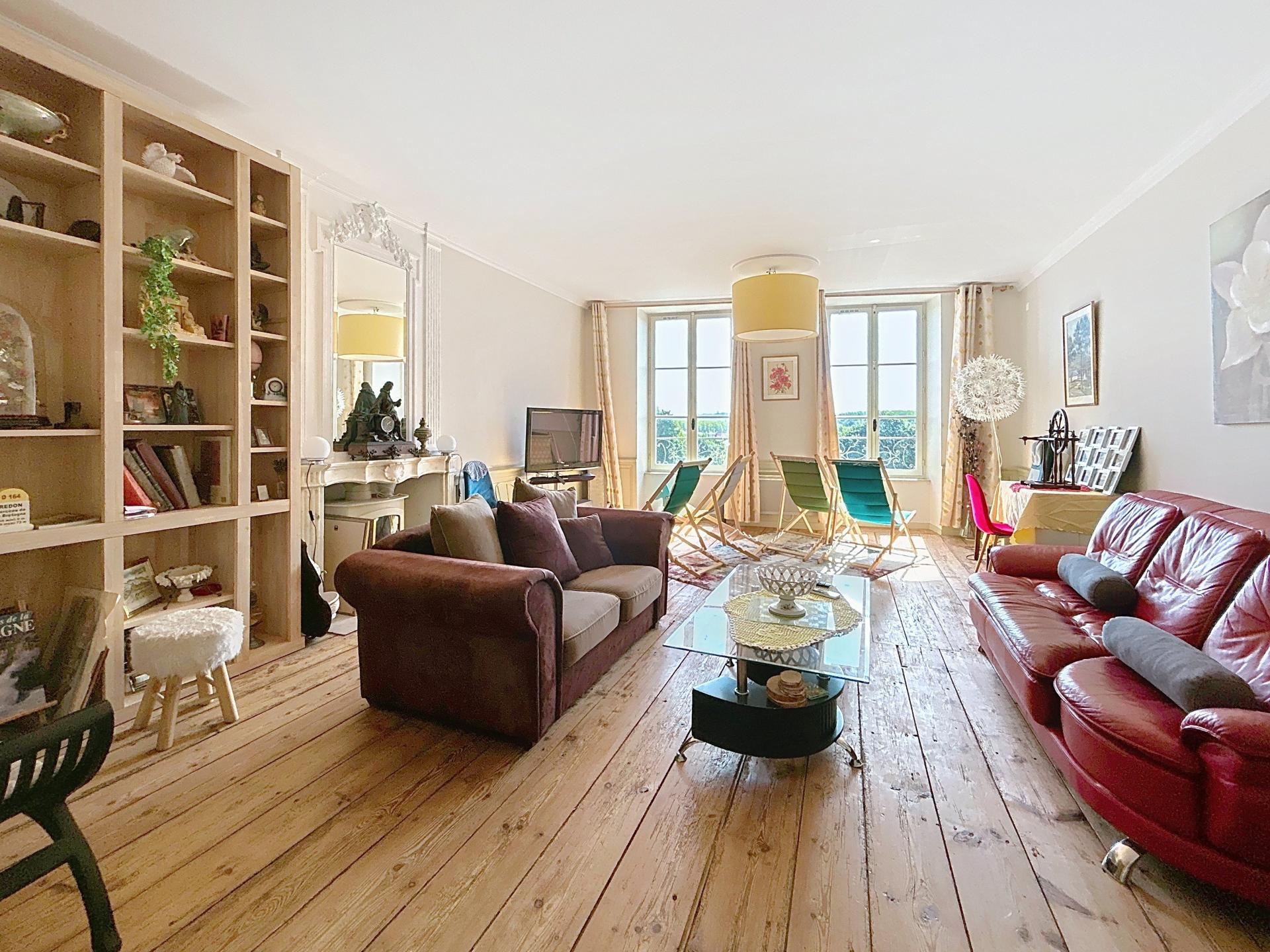 Photo 2 of the listing.