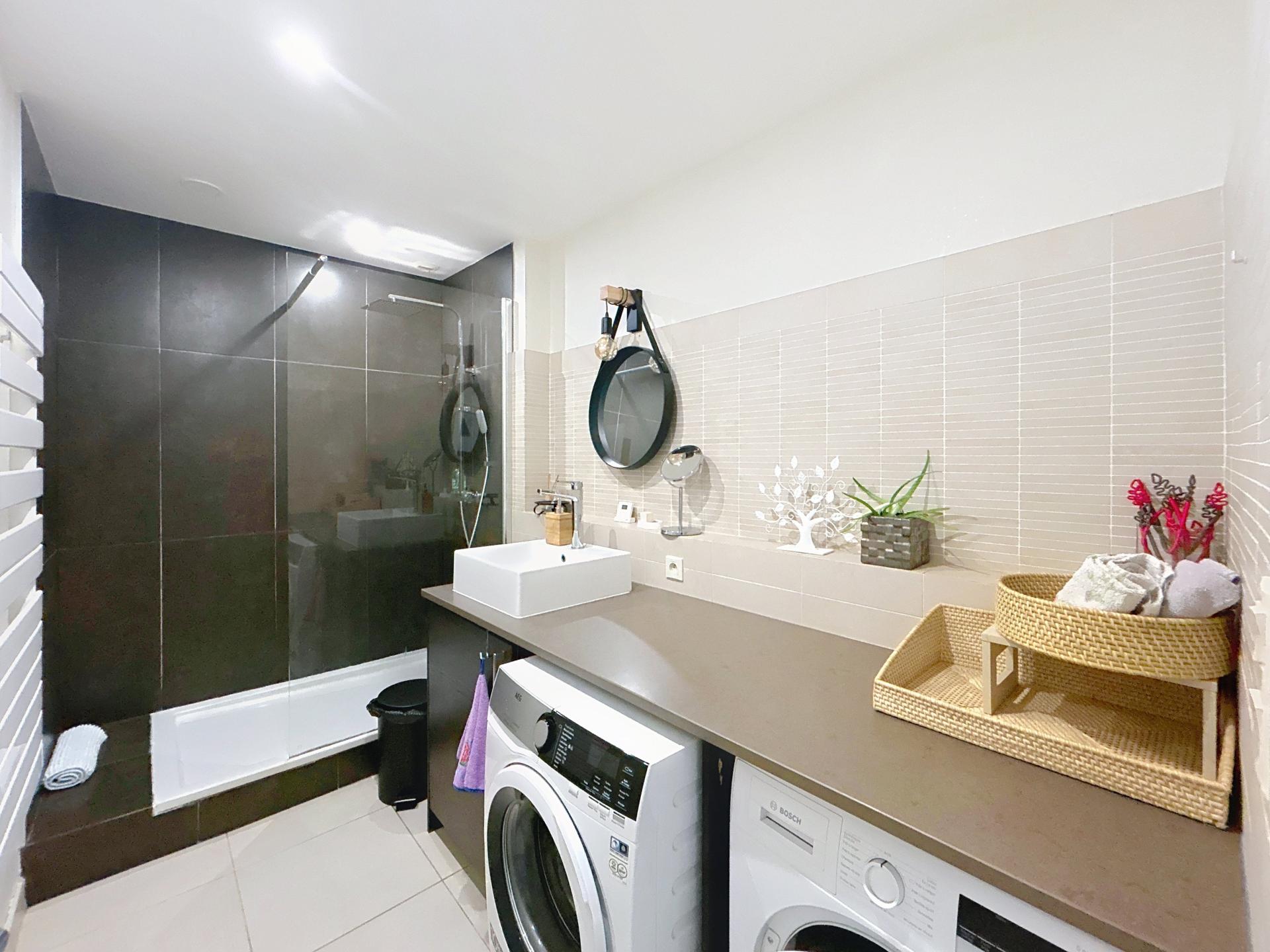 Photo 9 of the listing.