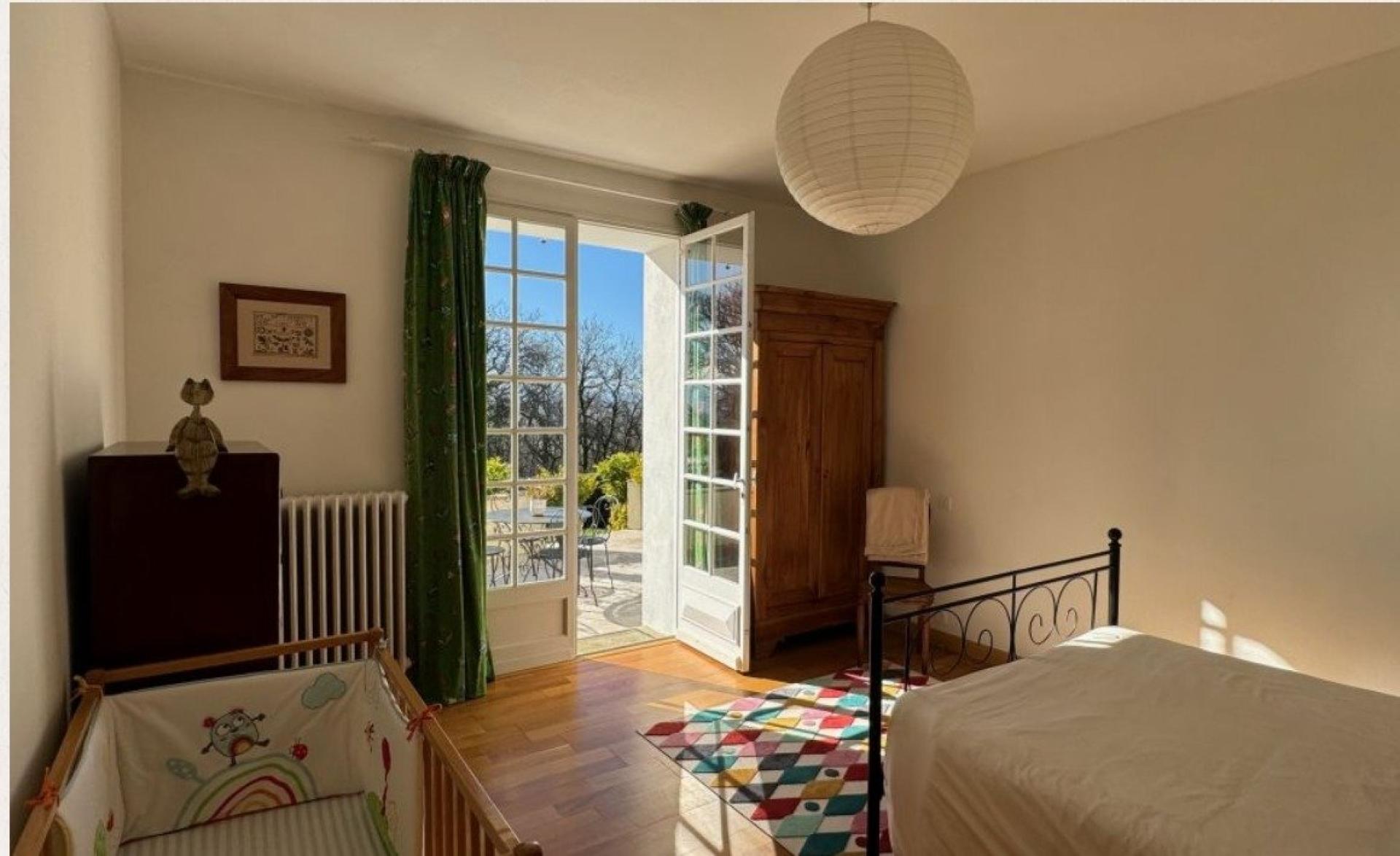 Photo 11 of the listing.