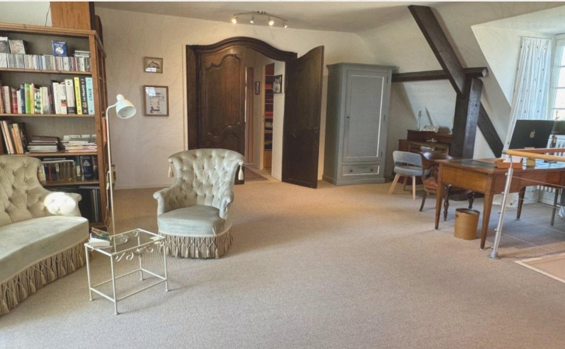 Photo 14 of the listing.