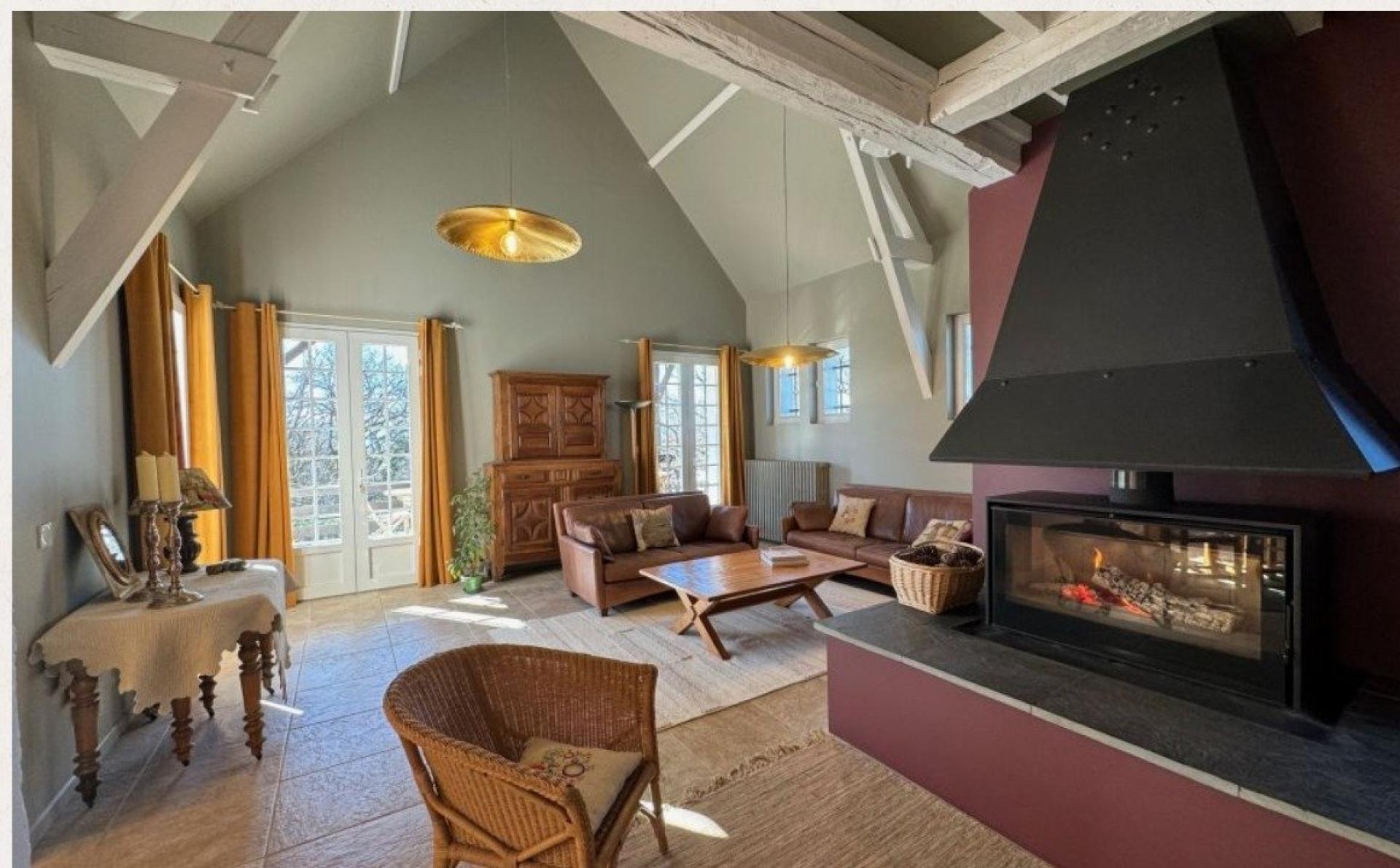 Photo 3 of the listing.