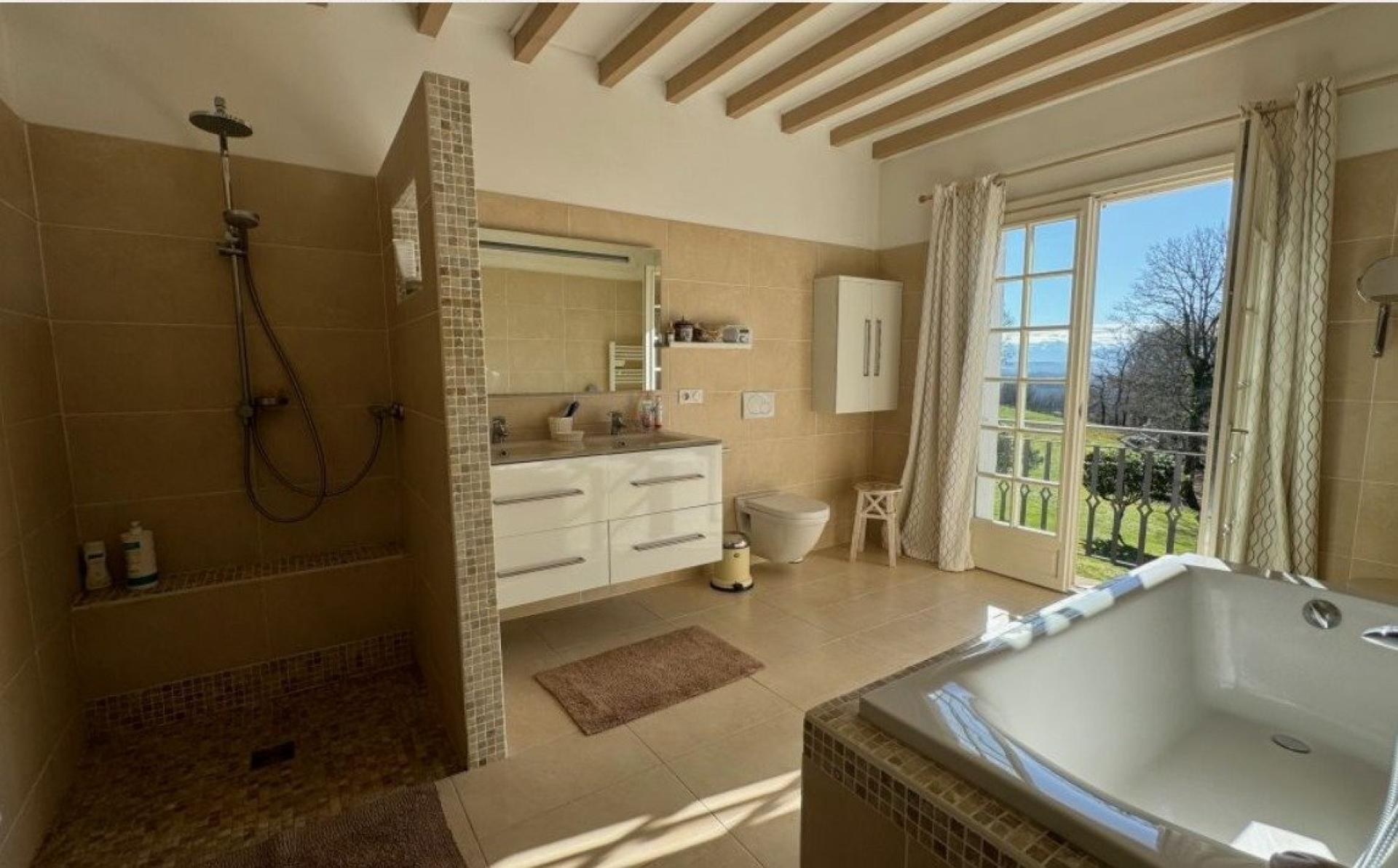 Photo 12 of the listing.