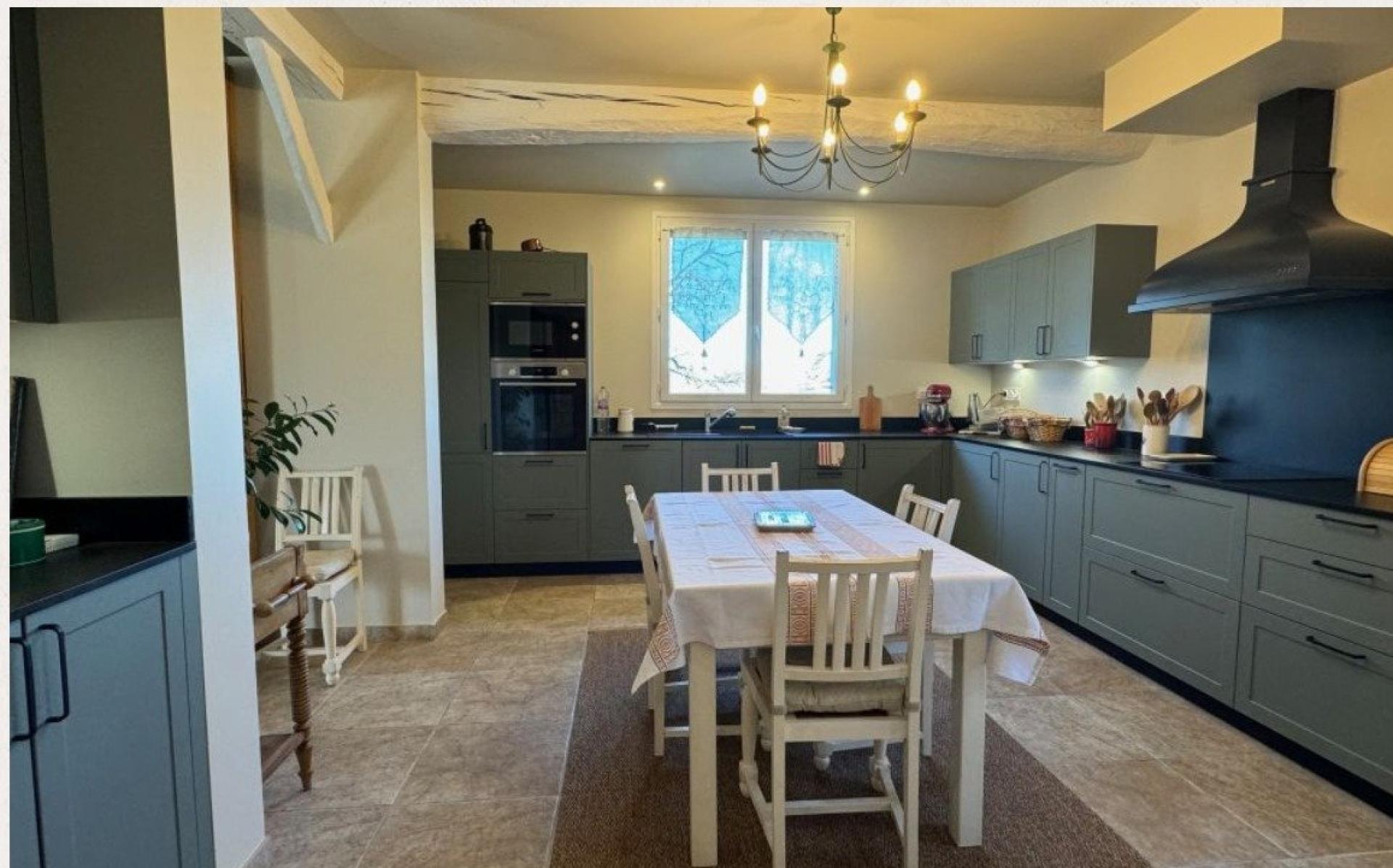 Photo 5 of the listing.