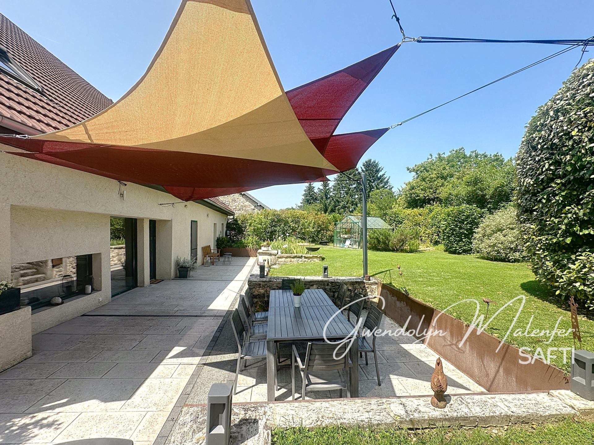 Photo 9 of the listing.