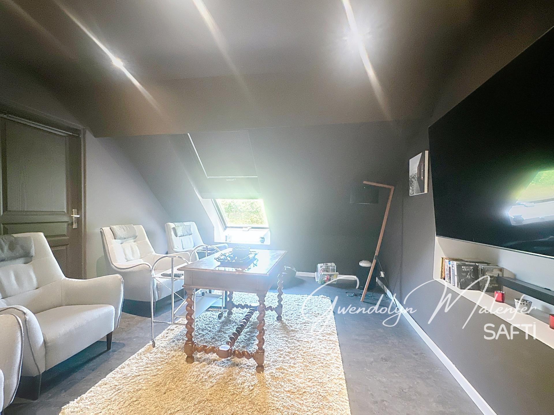 Photo 6 of the listing.