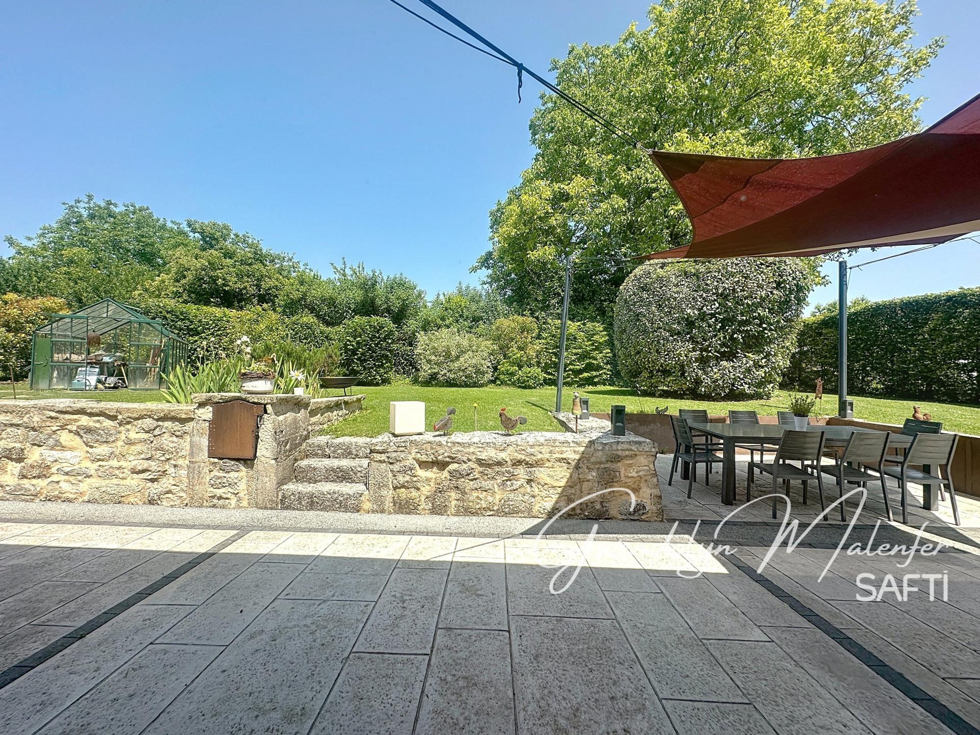 Photo 5 of the listing.