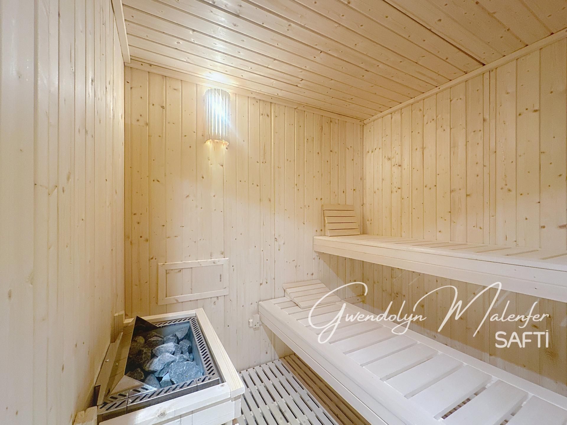 Photo 12 of the listing.