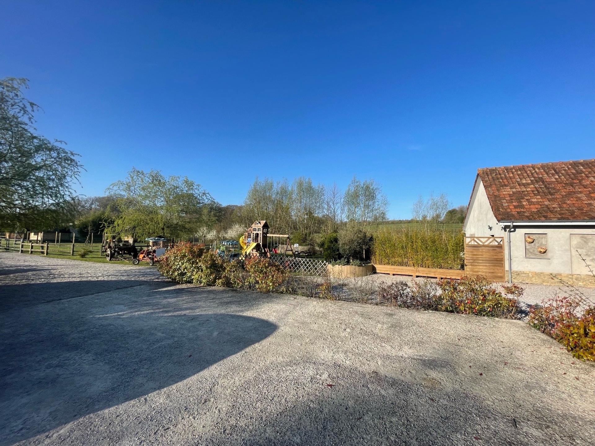 Photo 5 of the listing.