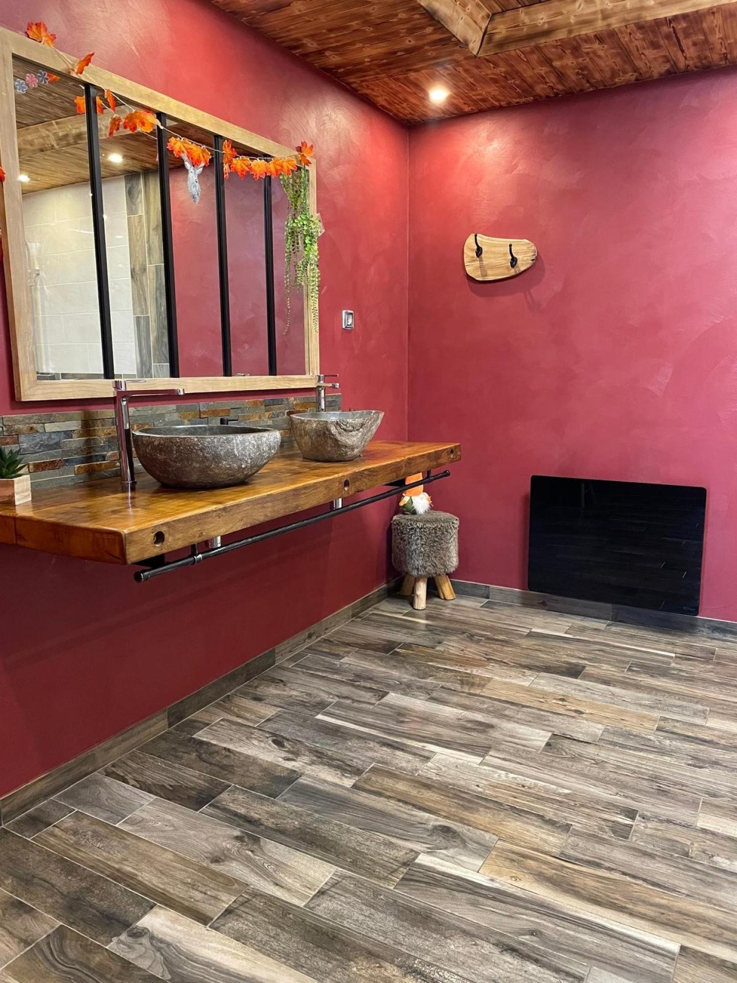 Photo 8 of the listing.