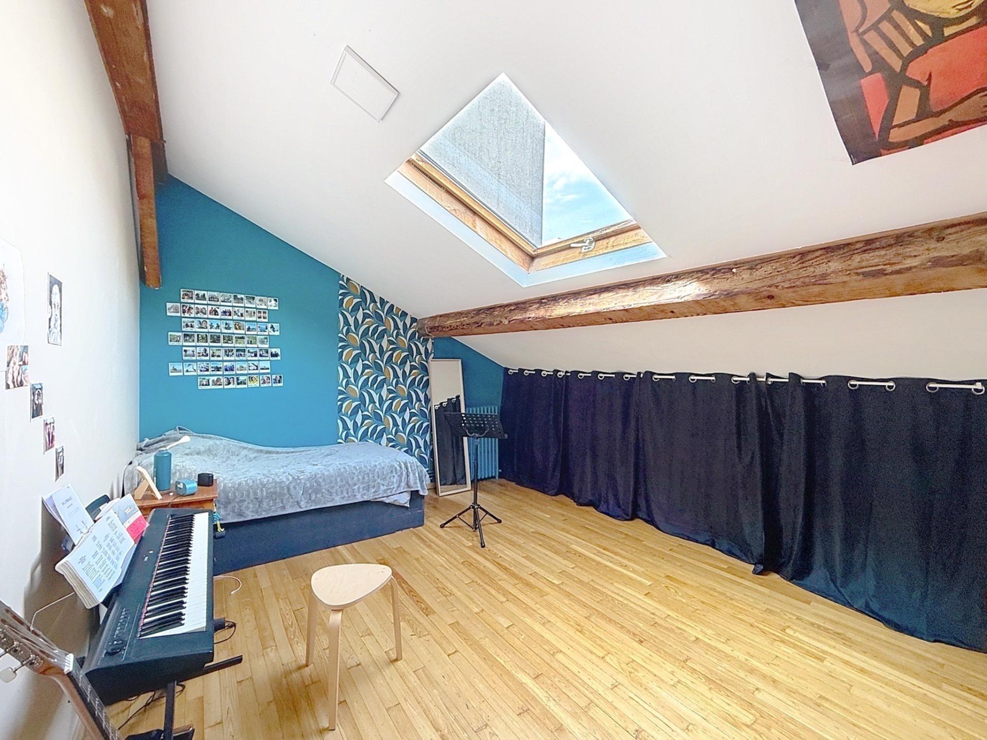 Photo 9 of the listing.