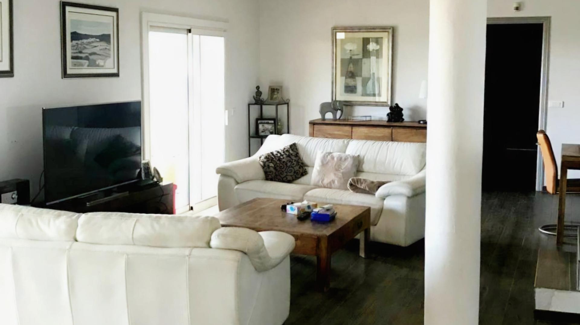 Photo 9 of the listing.