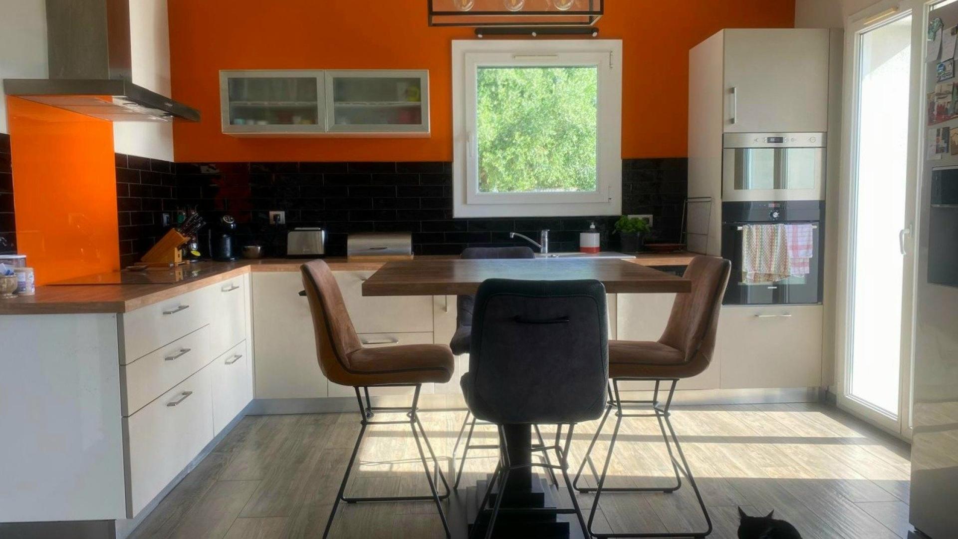 Photo 10 of the listing.