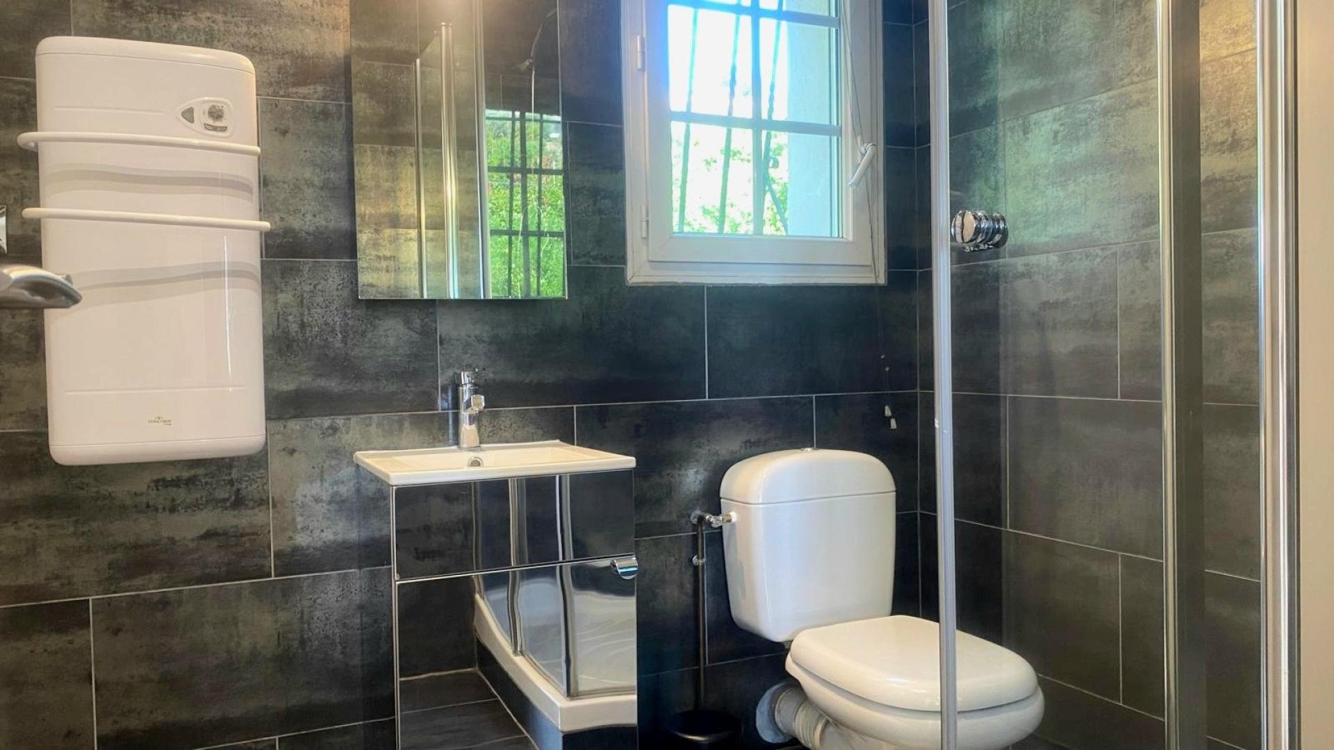 Photo 13 of the listing.