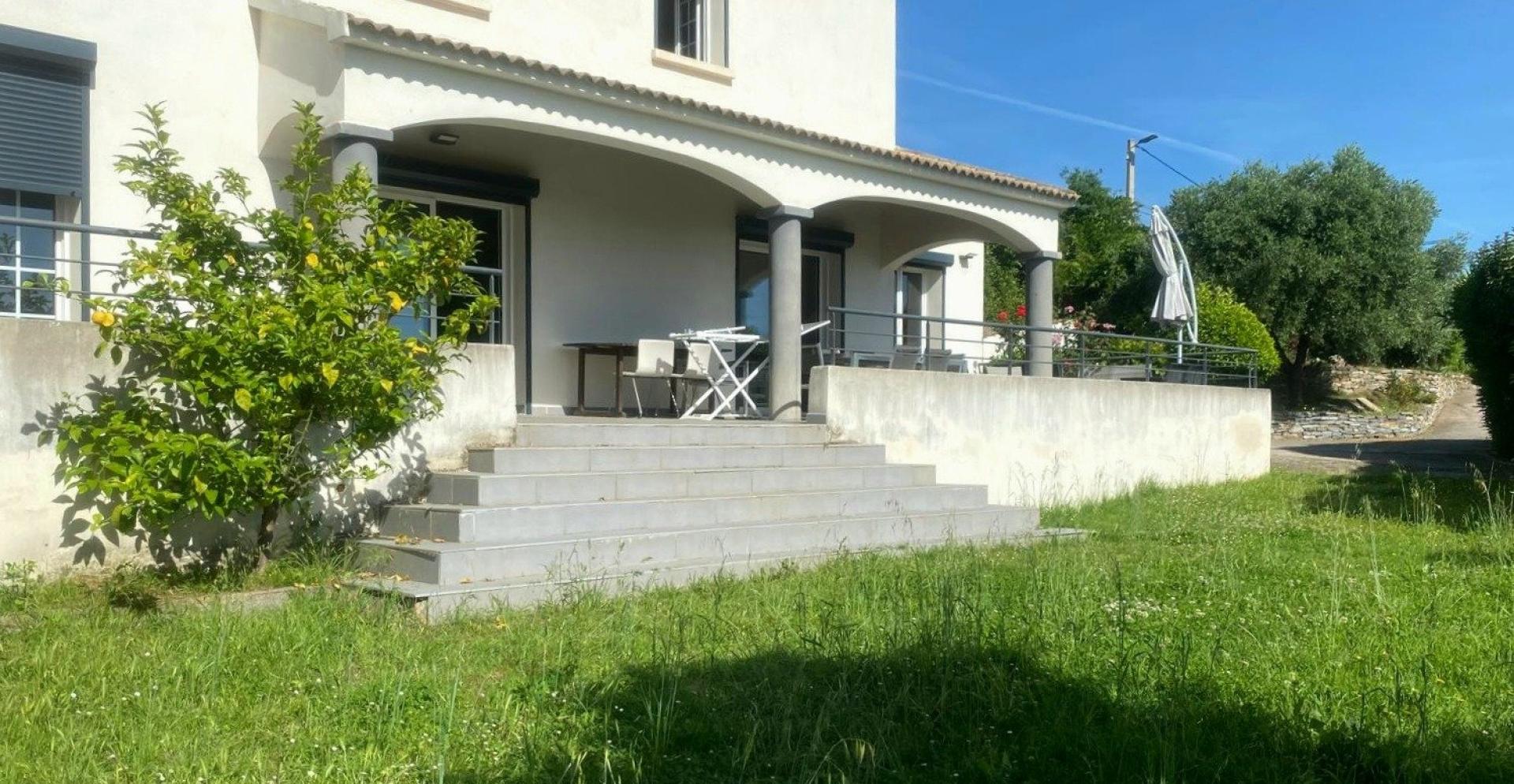 Photo 2 of the listing.