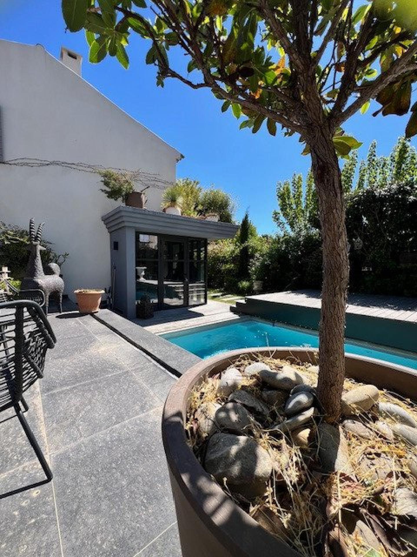 Photo 2 of the listing.