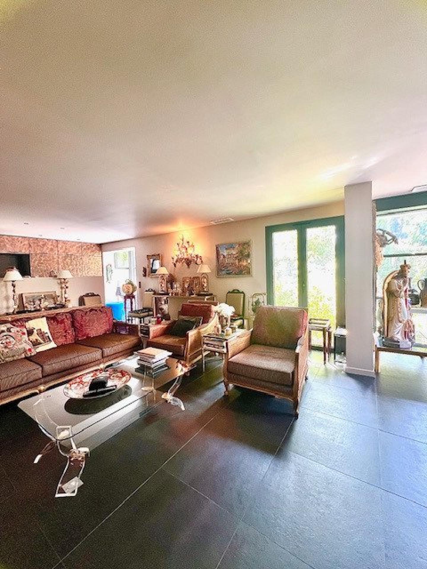 Photo 7 of the listing.