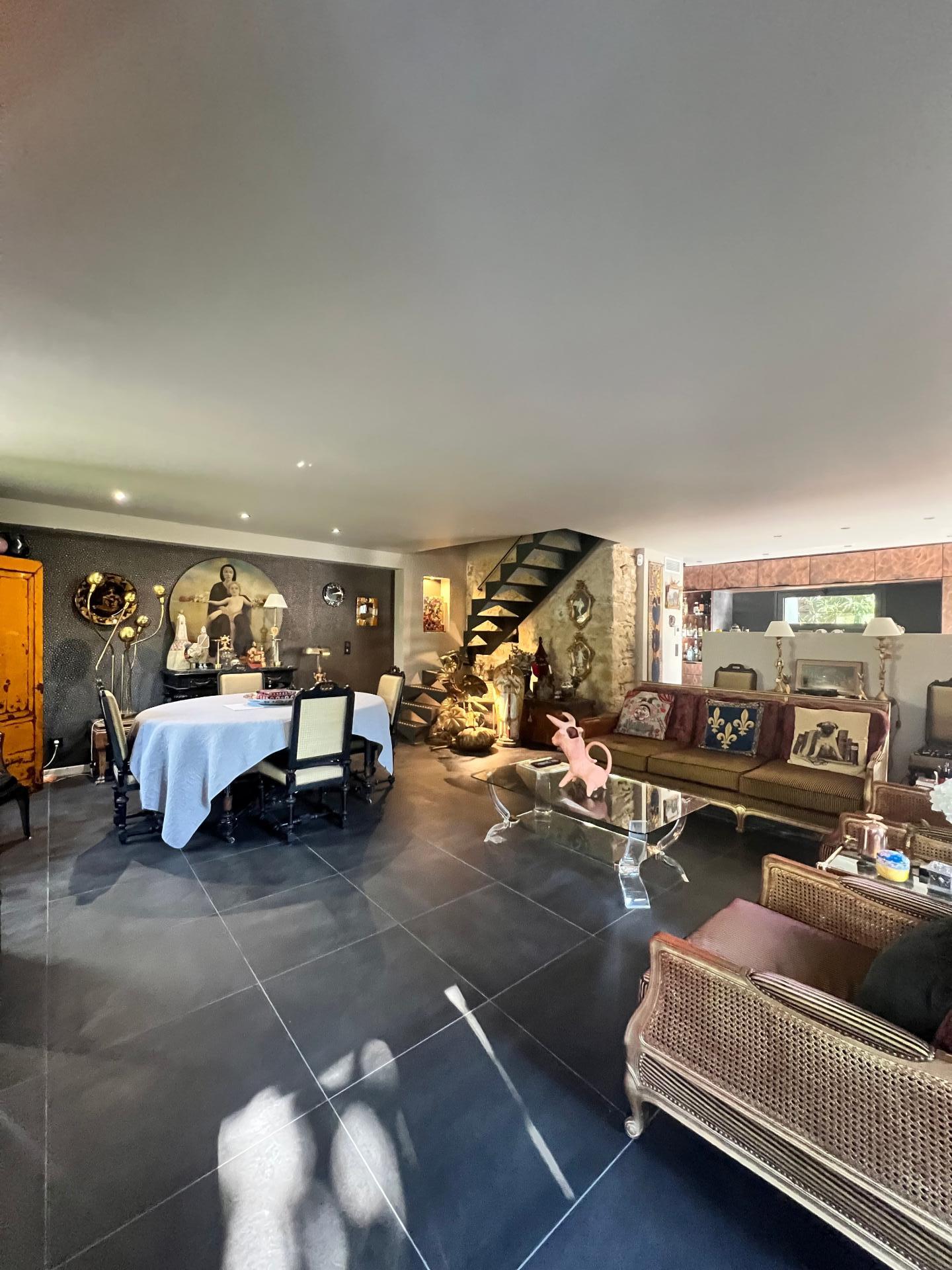 Photo 6 of the listing.