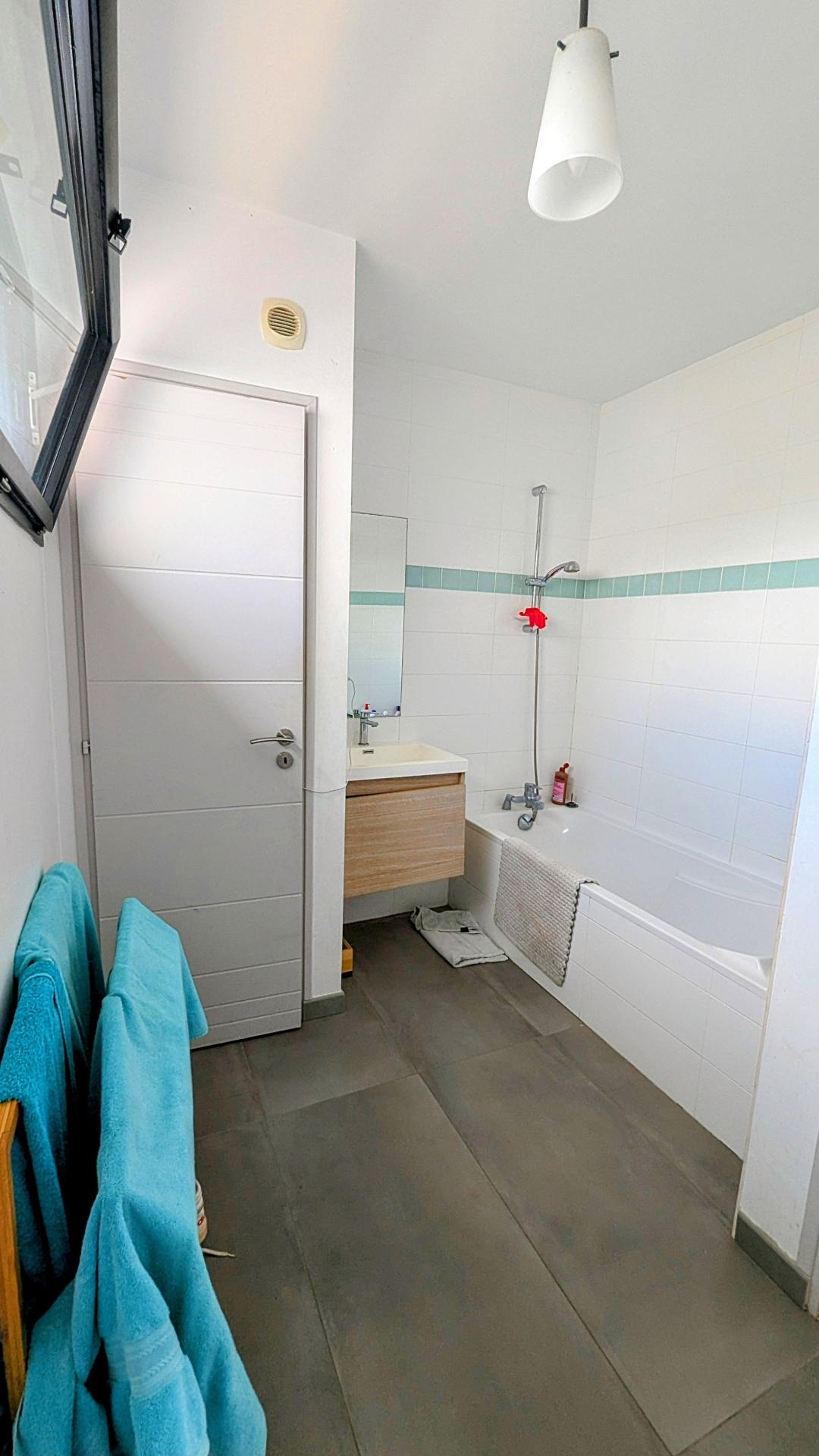 Photo 9 of the listing.