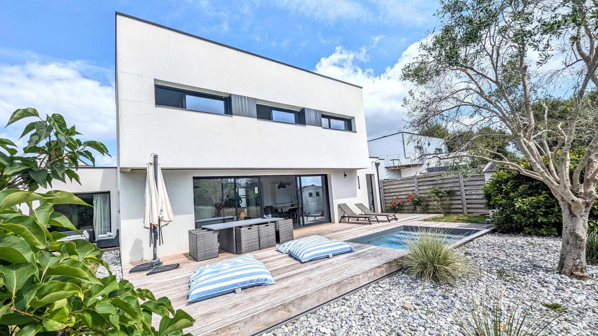 Photo 3 of the listing.