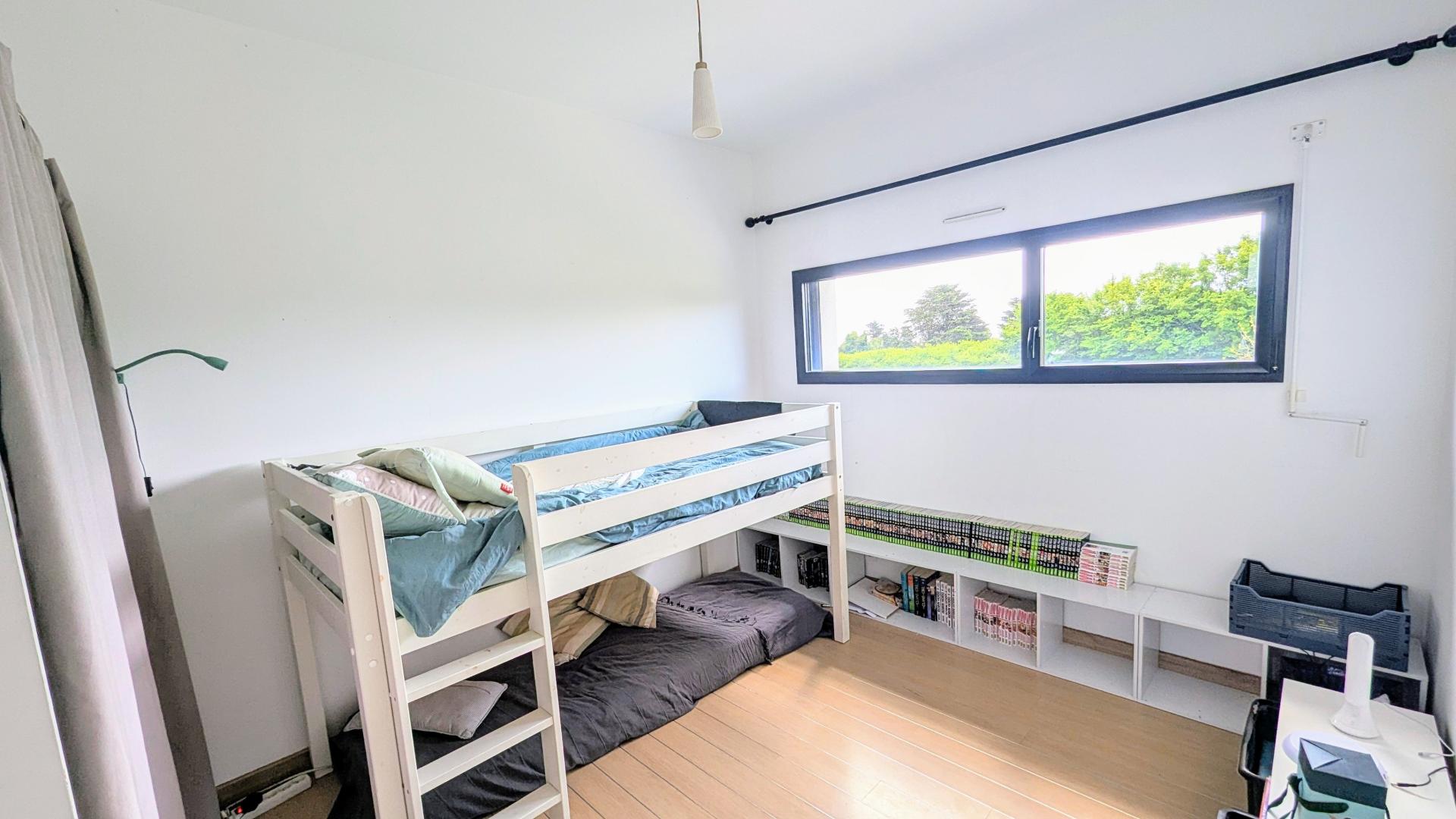 Photo 8 of the listing.