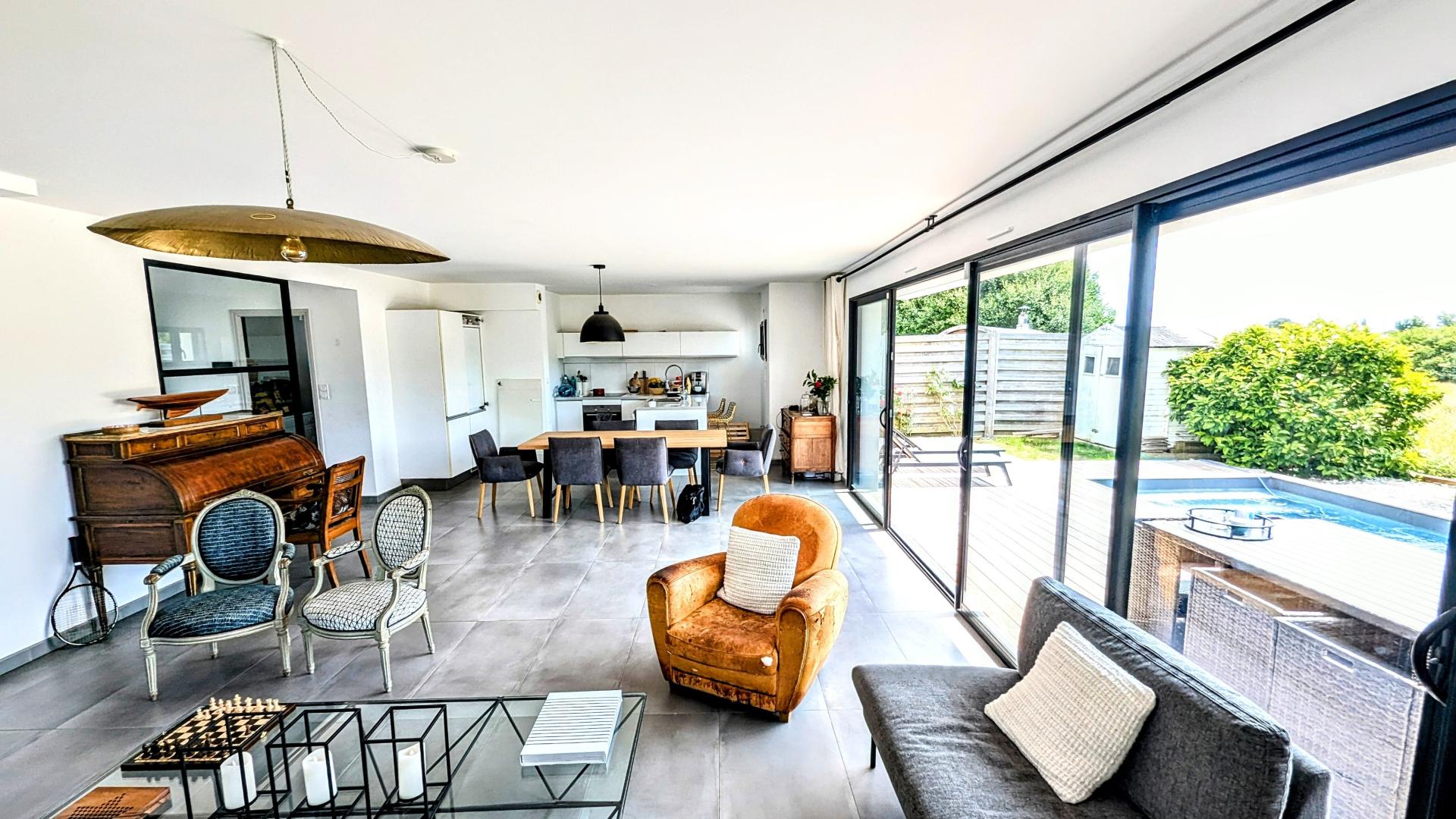 Photo 4 of the listing.