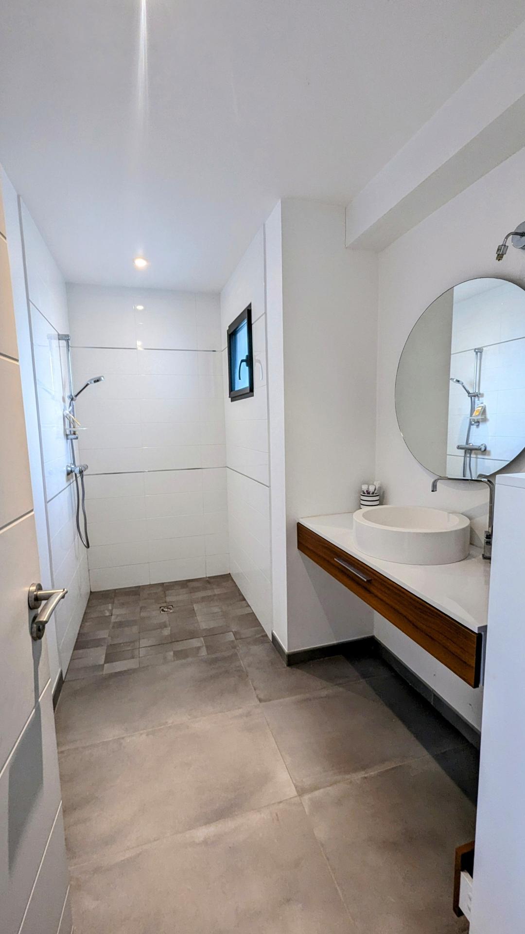 Photo 7 of the listing.