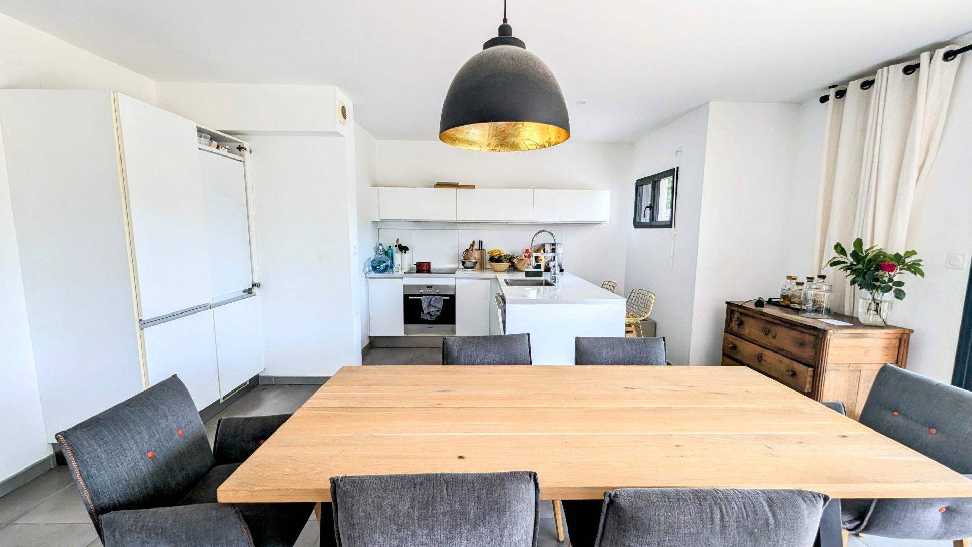 Photo 5 of the listing.