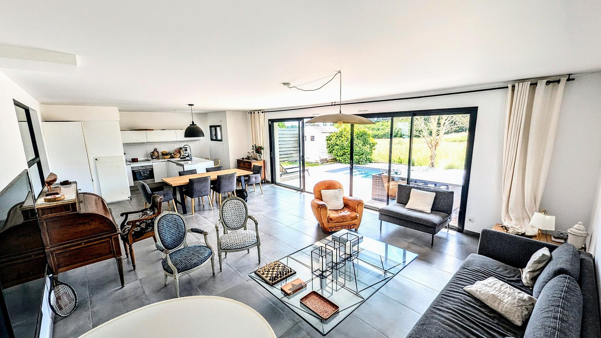 Photo 2 of the listing.