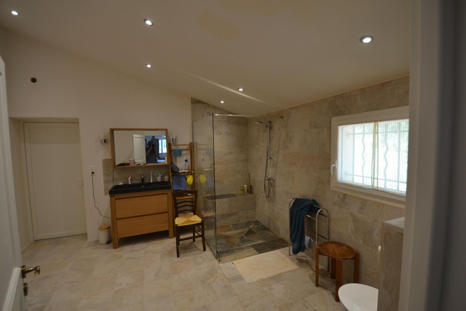Photo 6 of the listing.