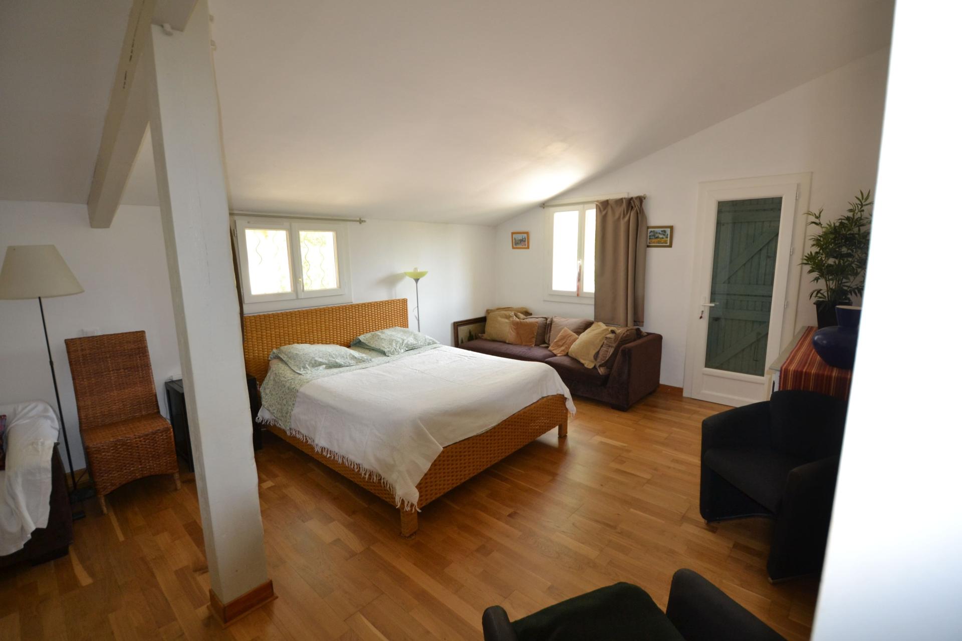 Photo 7 of the listing.
