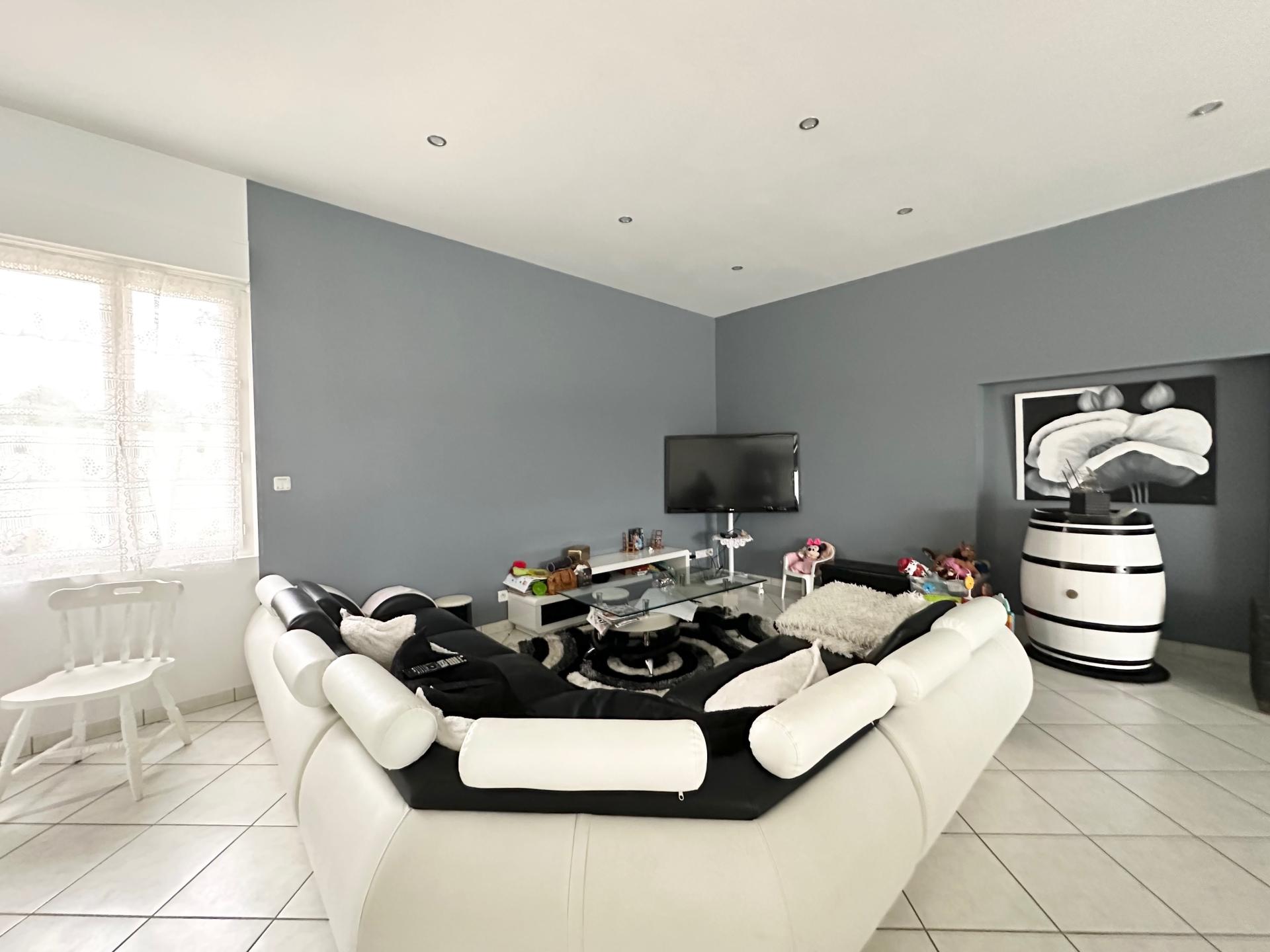 Photo 5 of the listing.