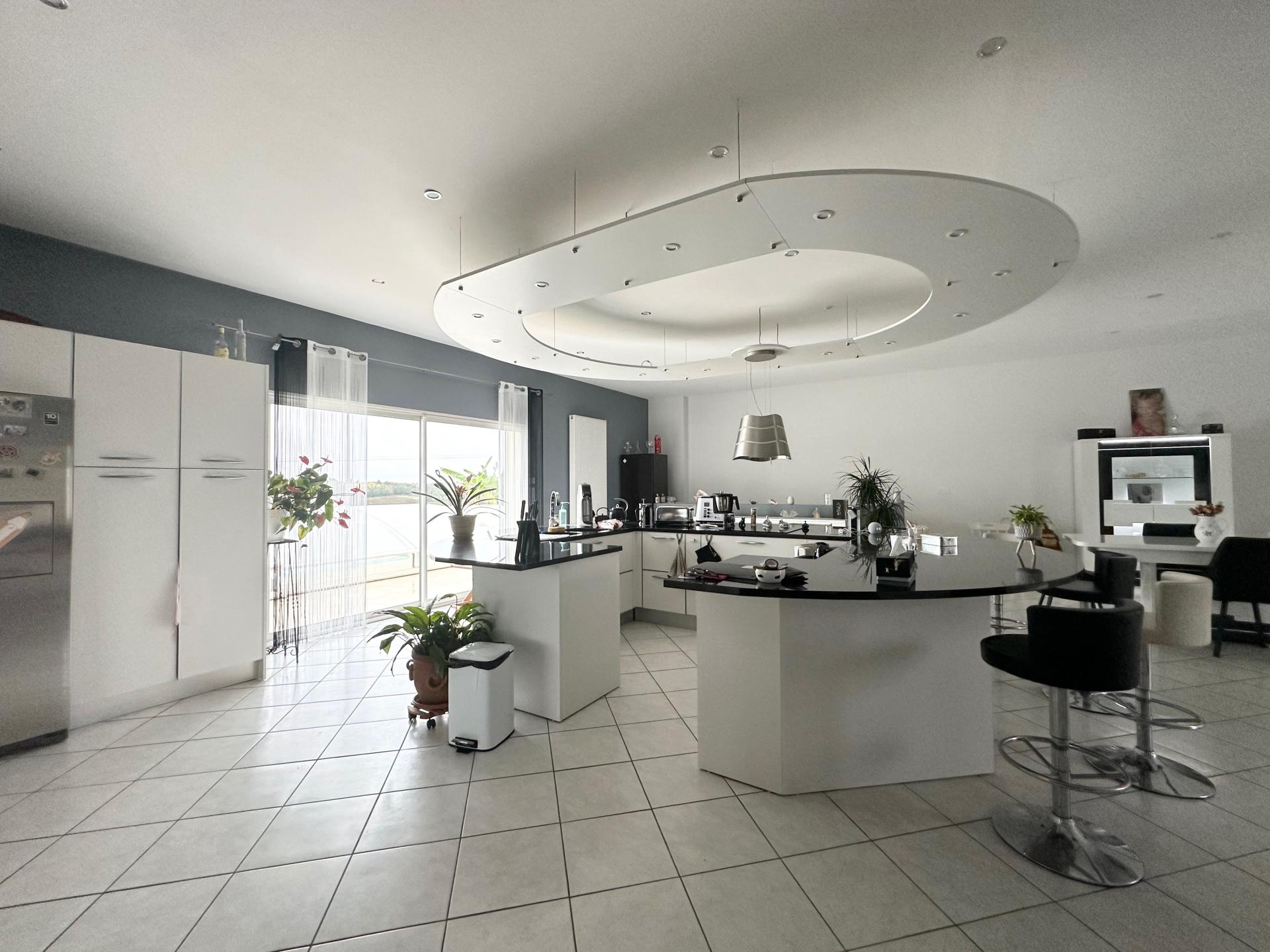 Photo 6 of the listing.